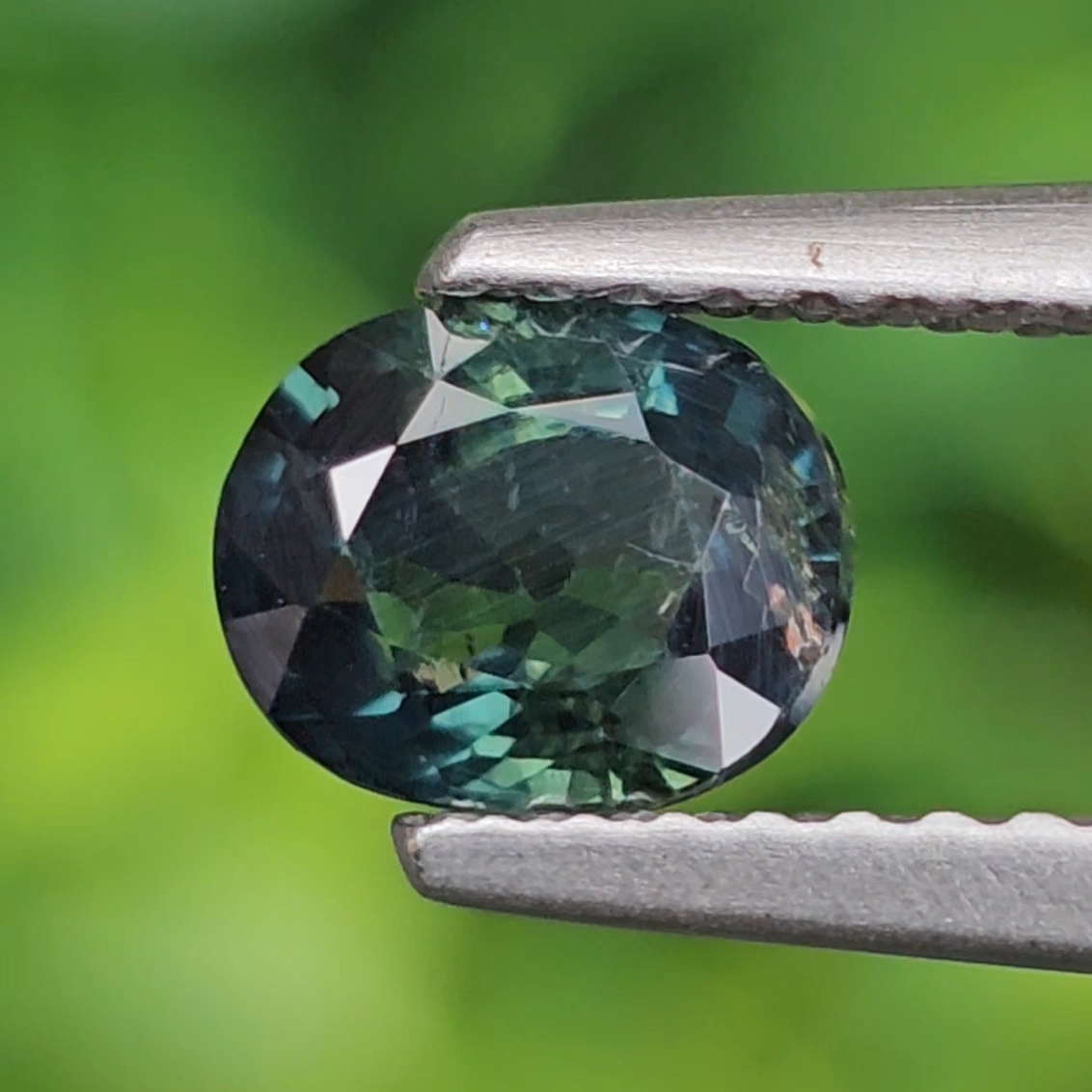 พลอย เขียวส่อง Green sapphire