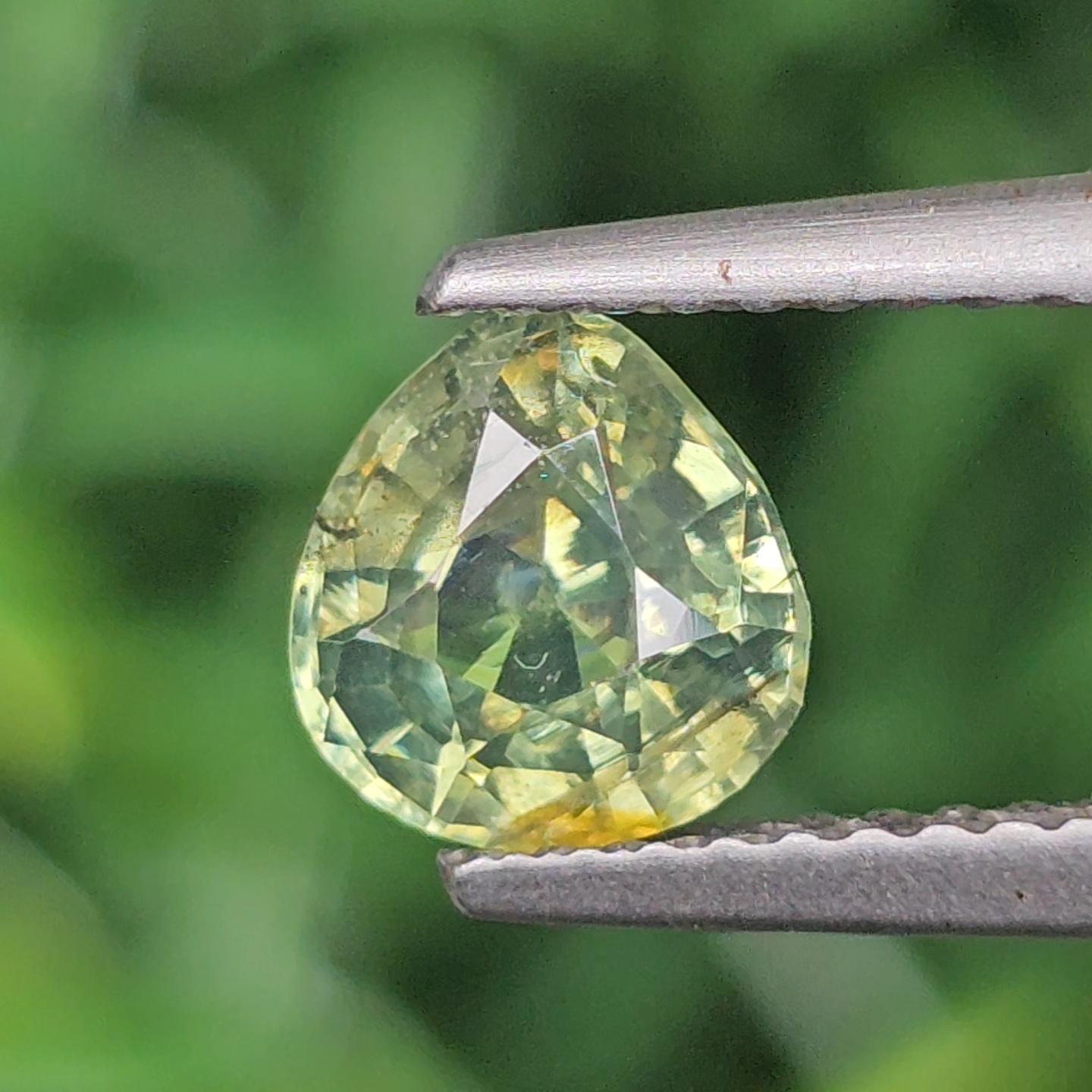 เพทาย Natural Zircon