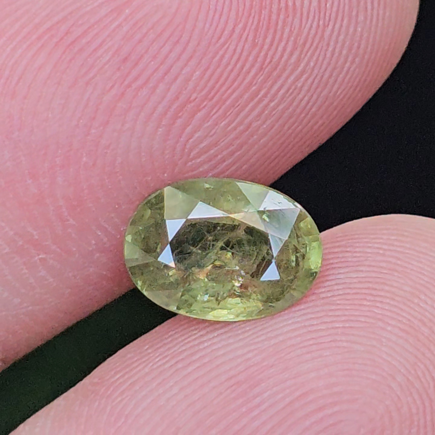 ดีแมนทรอยด์ การ์เน็ต Demantoid Garnet