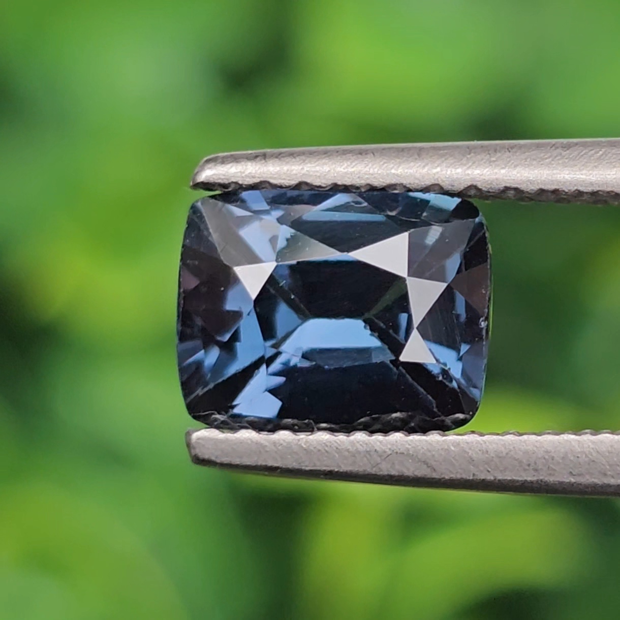 สปิเนล Natural Spinel