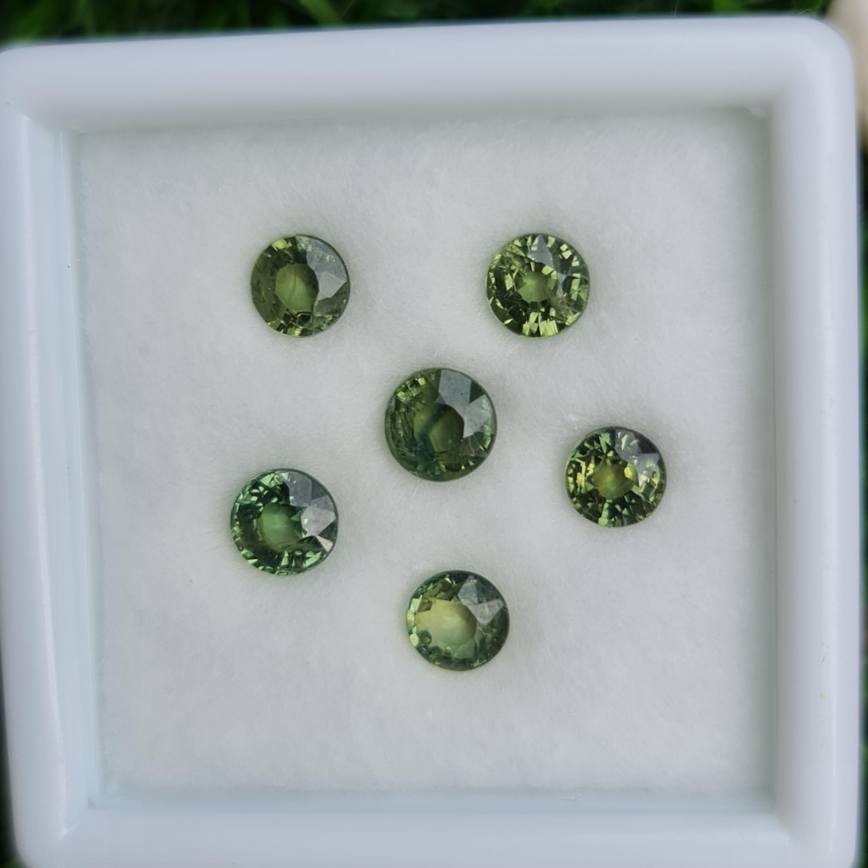 พลอย เขียวส่อง Green sapphire