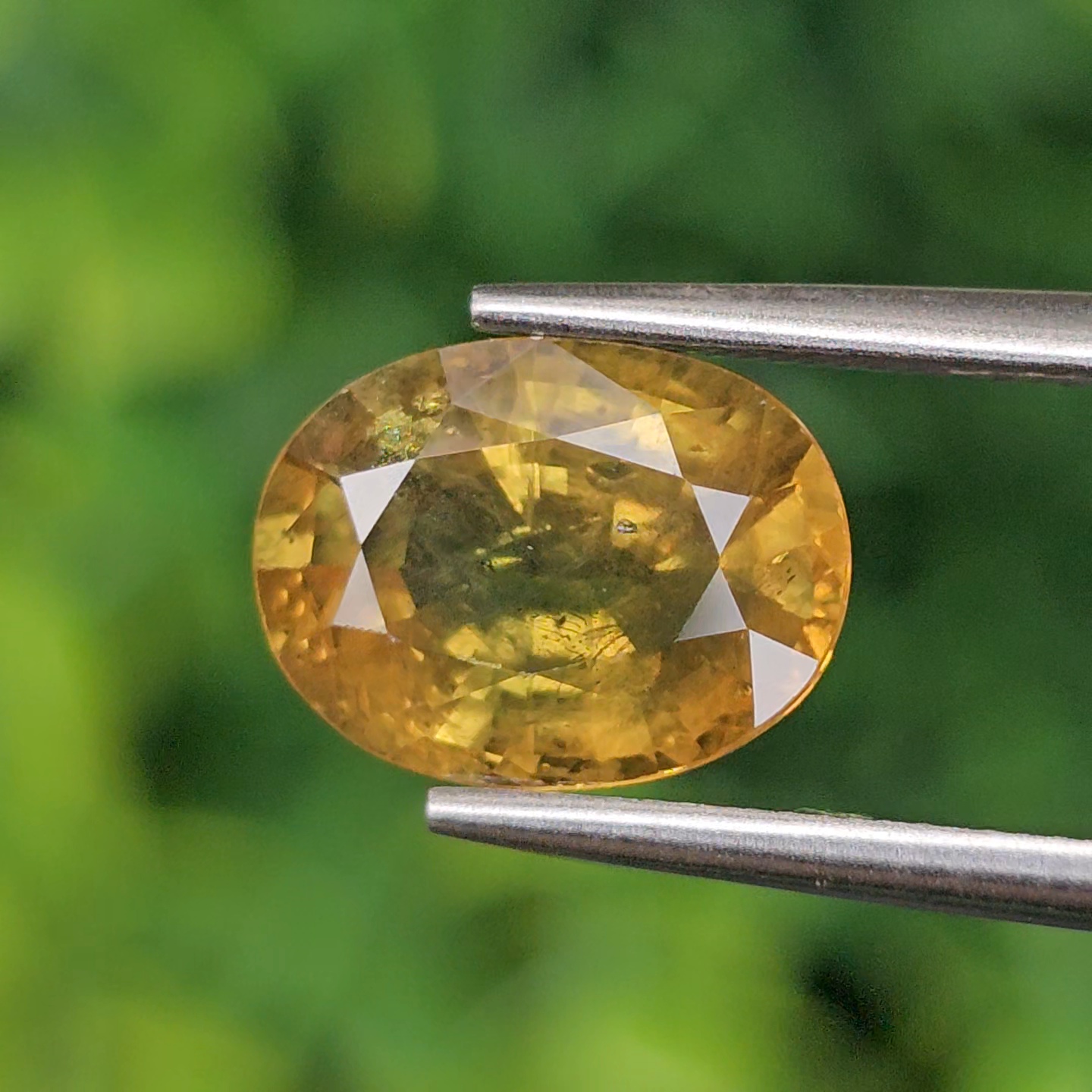 บุษราคัม (Yellow Sapphire)