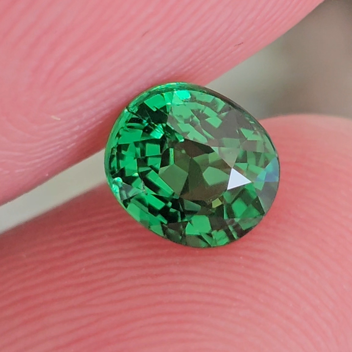 ซาโวไรท์ Tsavorite Garnet