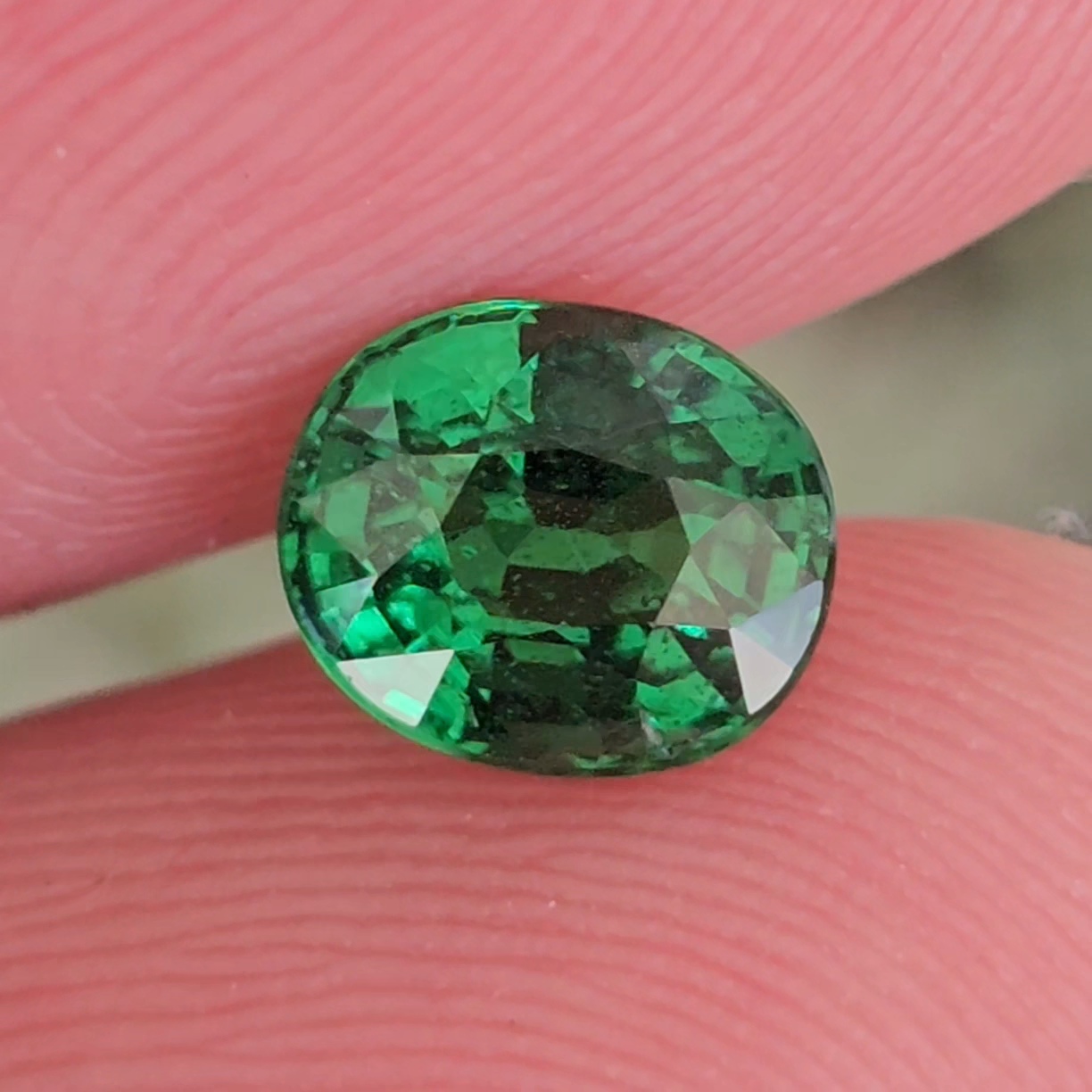 ซาโวไรท์ Tsavorite Garnet