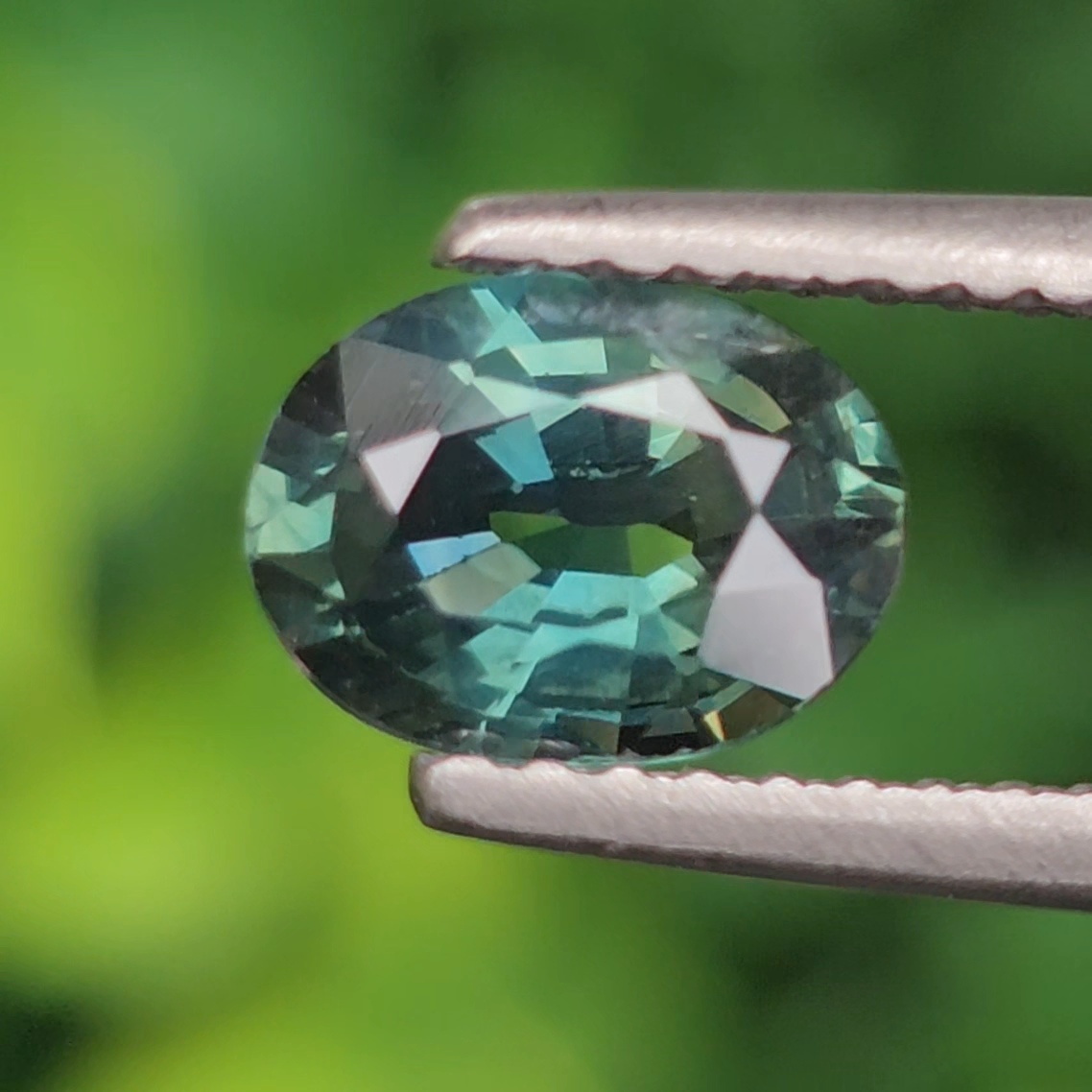 พลอย เขียวส่อง Green sapphire