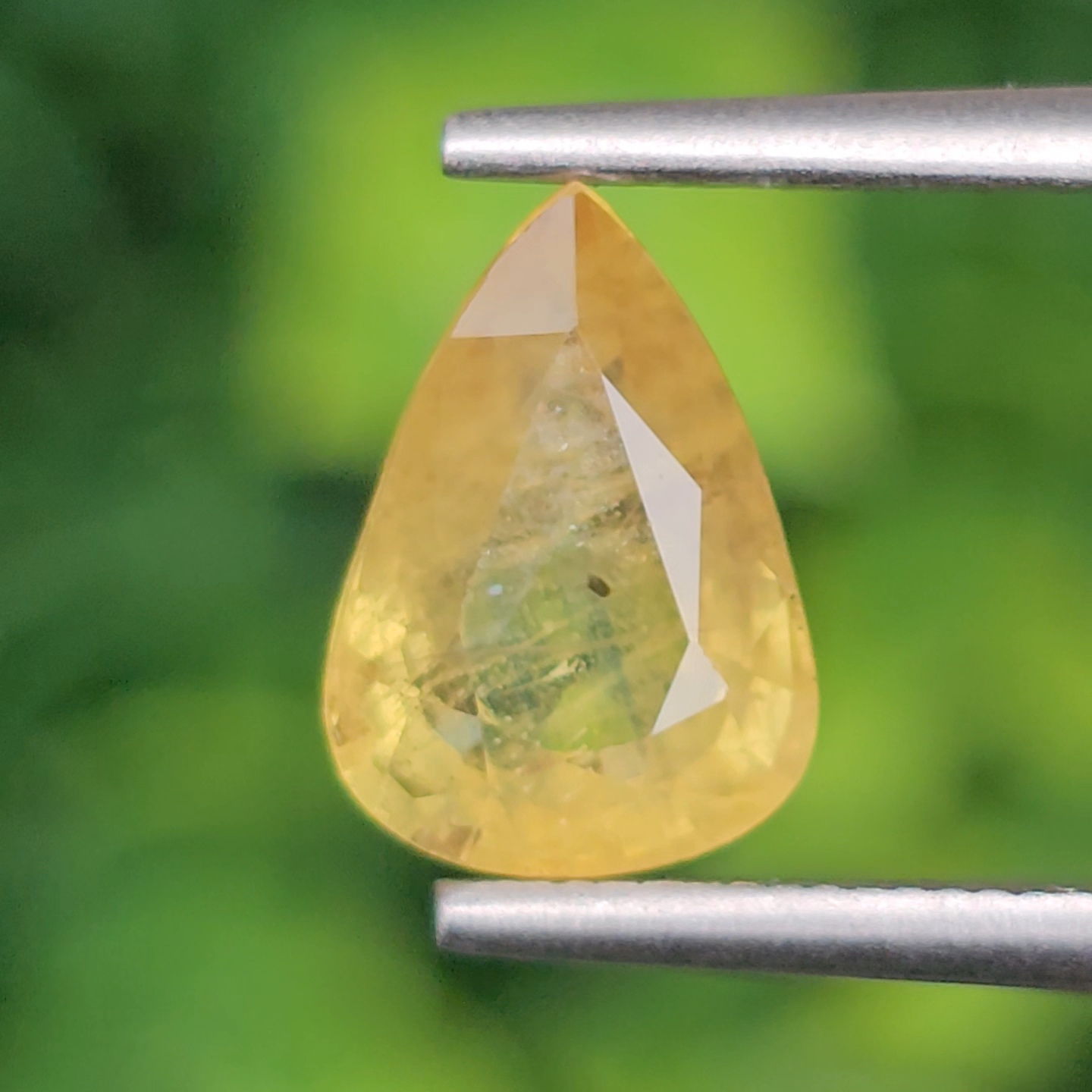 บุษราคัม Natural Yellow Sapphire