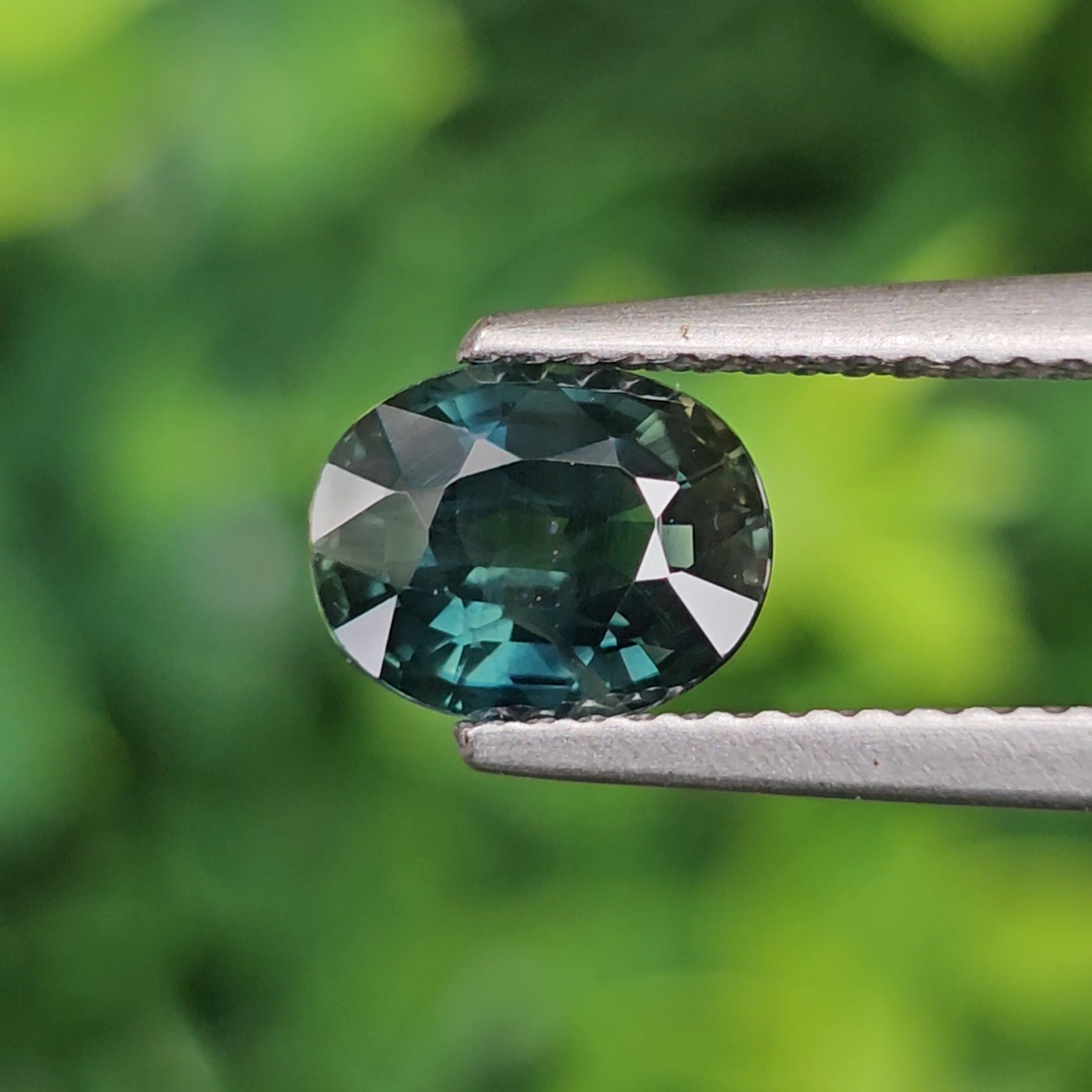 พลอย เขียวส่อง Green sapphire