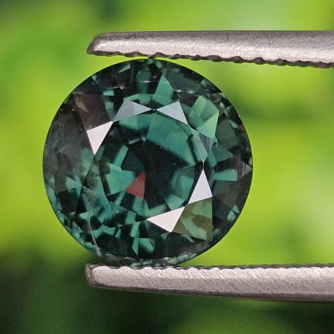 พลอย เขียวส่อง Green sapphire