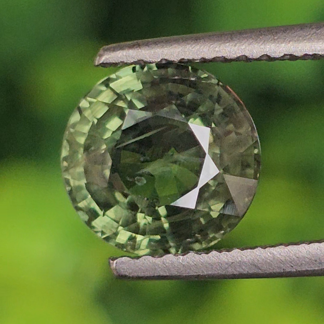 พลอย เขียวส่อง Green sapphire