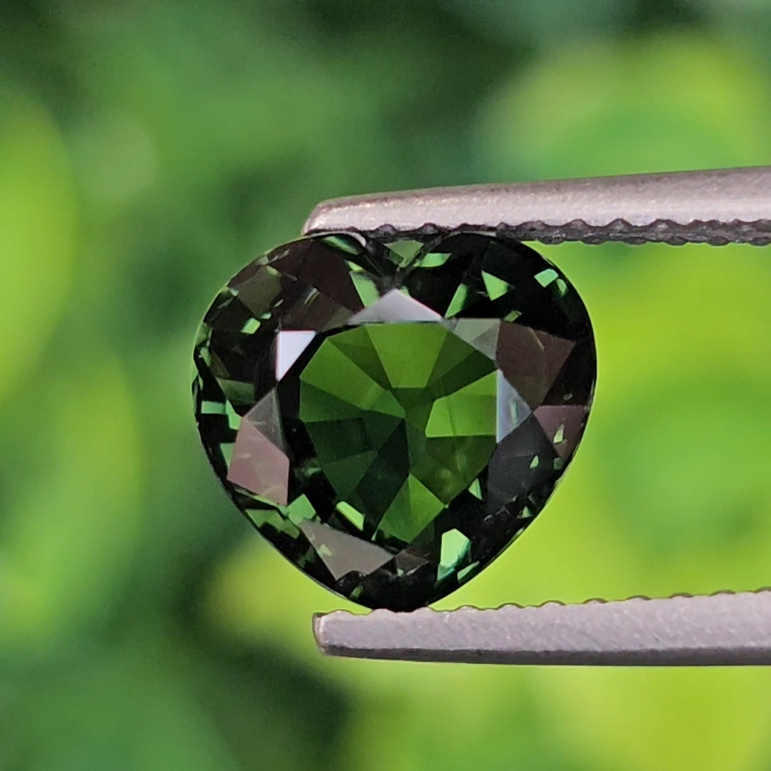 ทัวร์มาลีน Natural Tourmaline