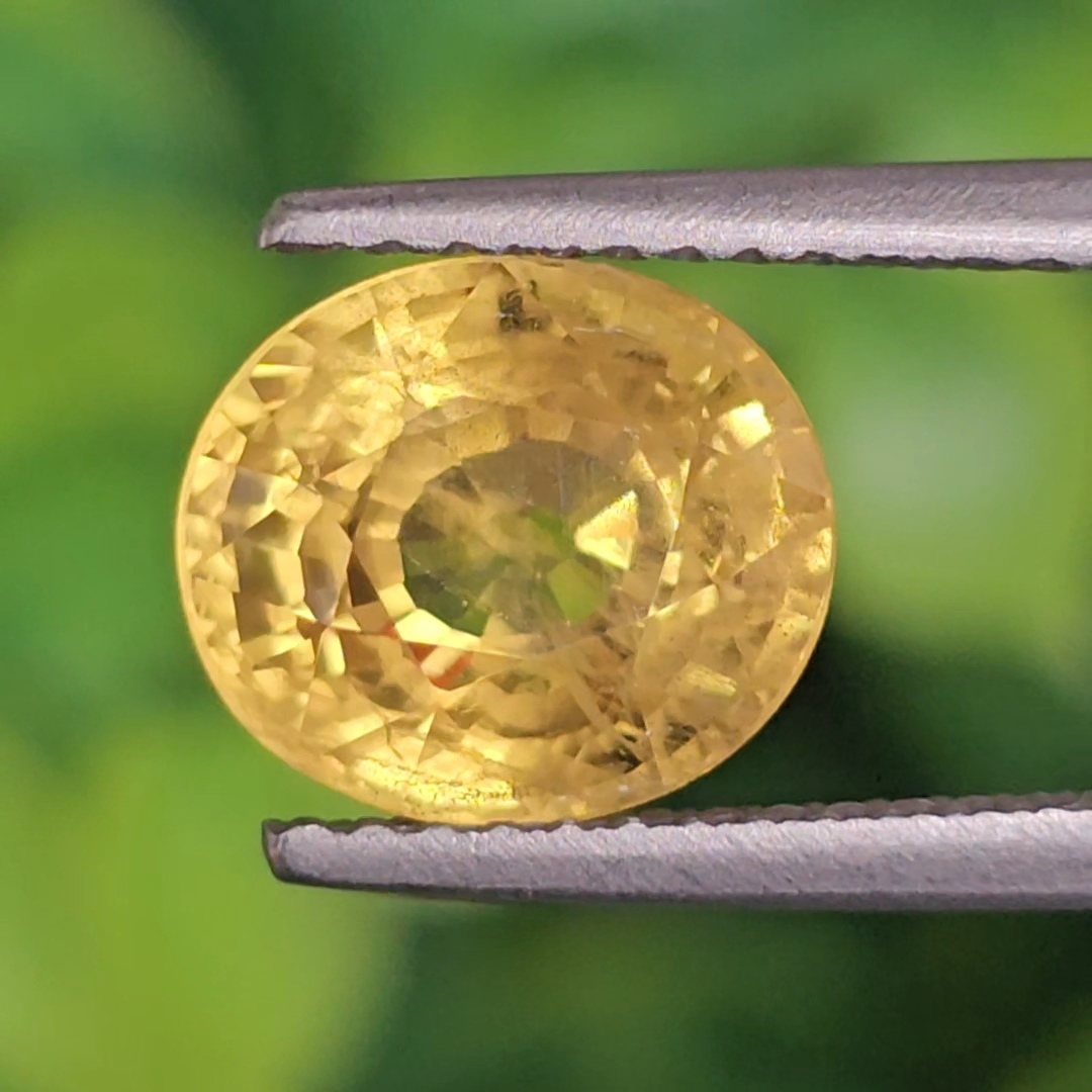 บุษราคัม (Yellow Sapphire)