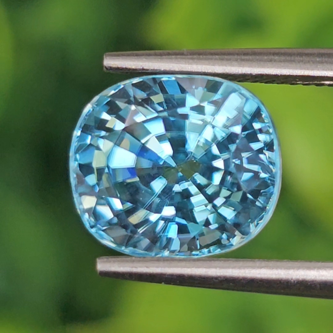 เพทาย Natural Zircon