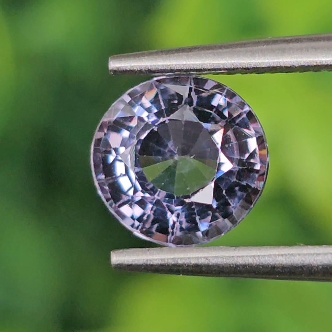สปิเนล Natural Spinel