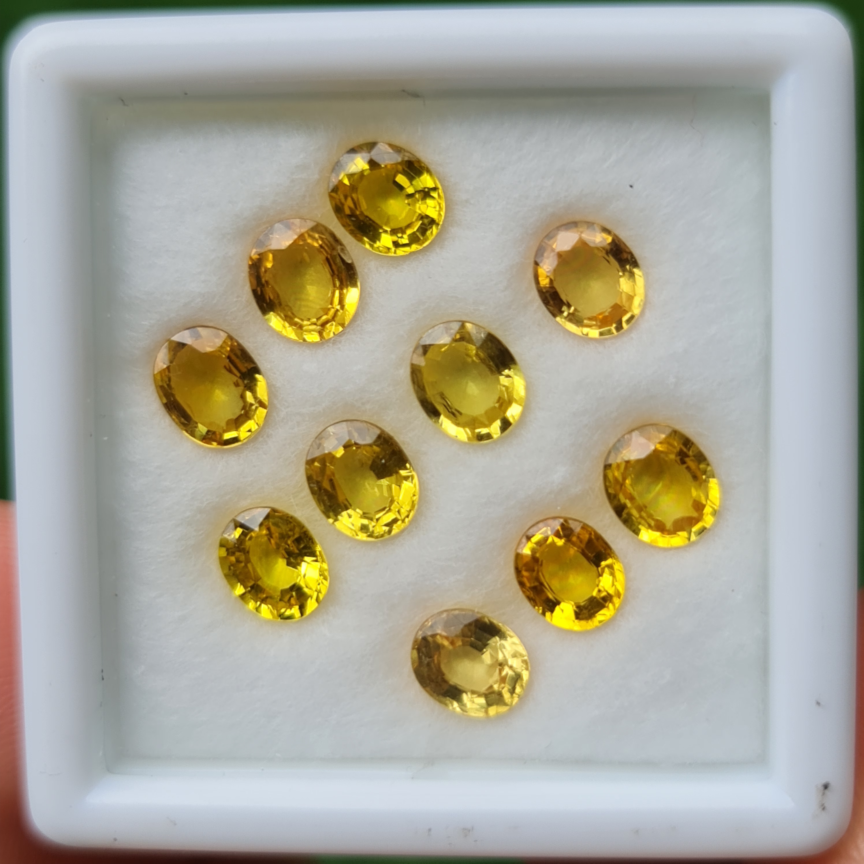 บุษราคัม Yellow Sapphire