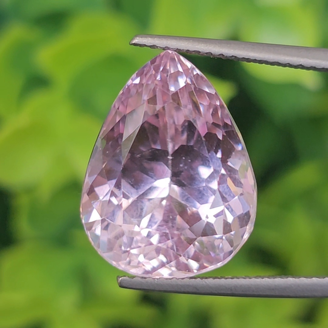 คุนไซท์ Natural Kunzite