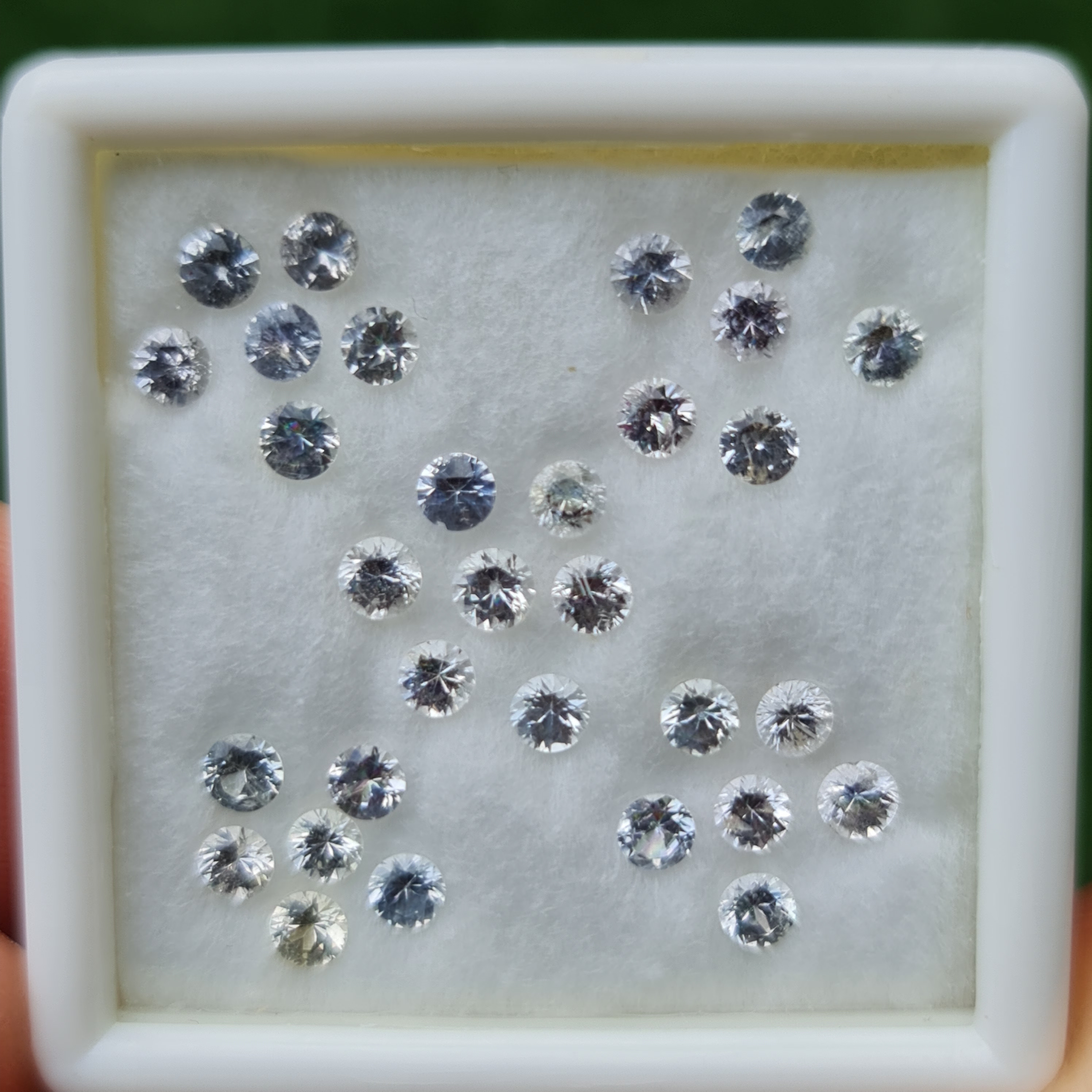 ไวท์ แซฟไฟร์ White Sapphire