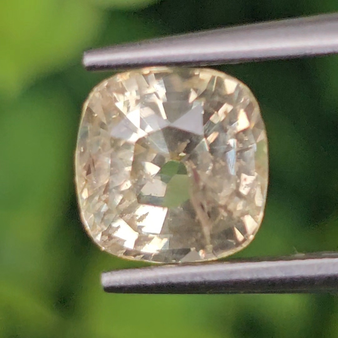 บุษราคัม Yellow Sapphire
