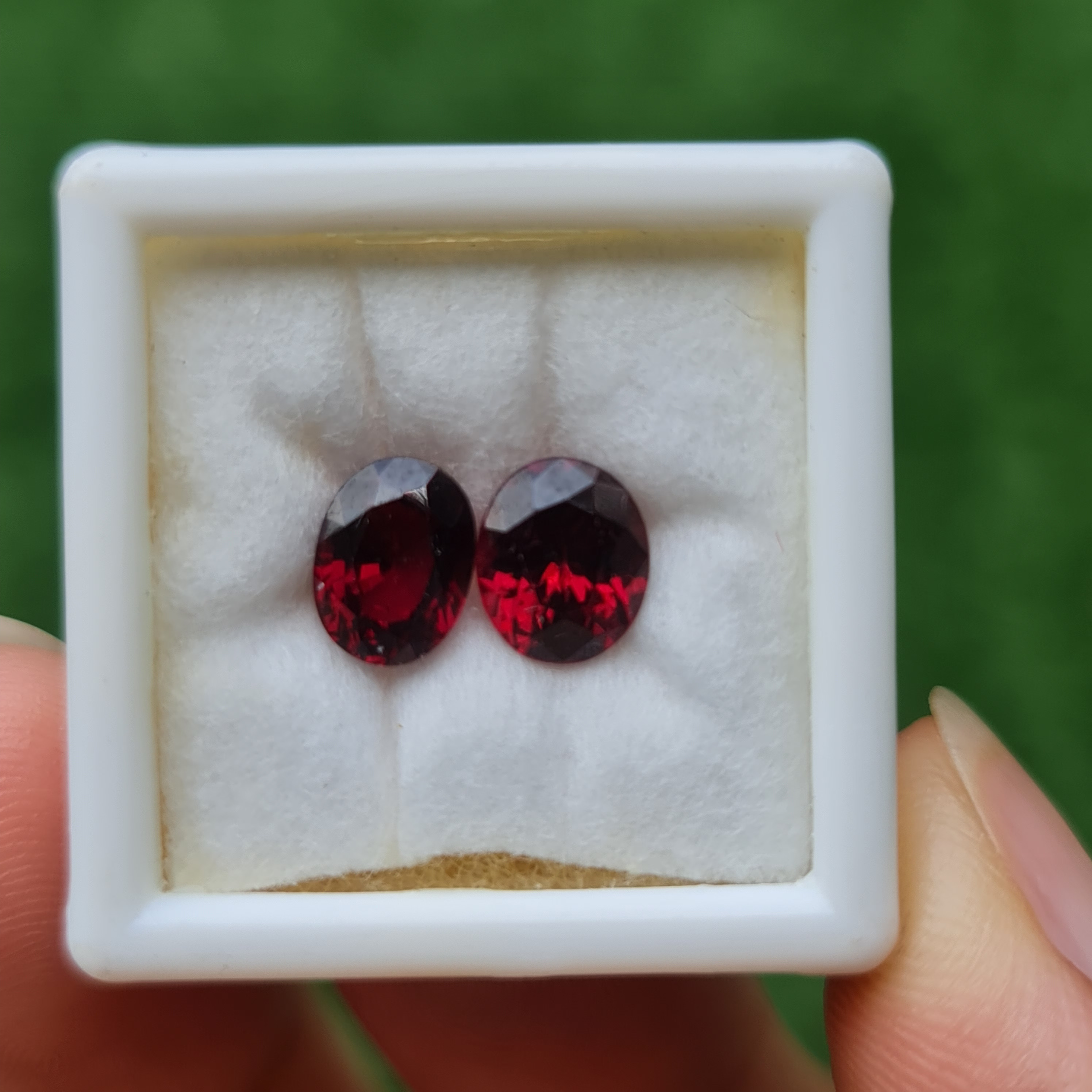 โรโดไลต์ กาเน็ท Natural Rhodolite Garnet