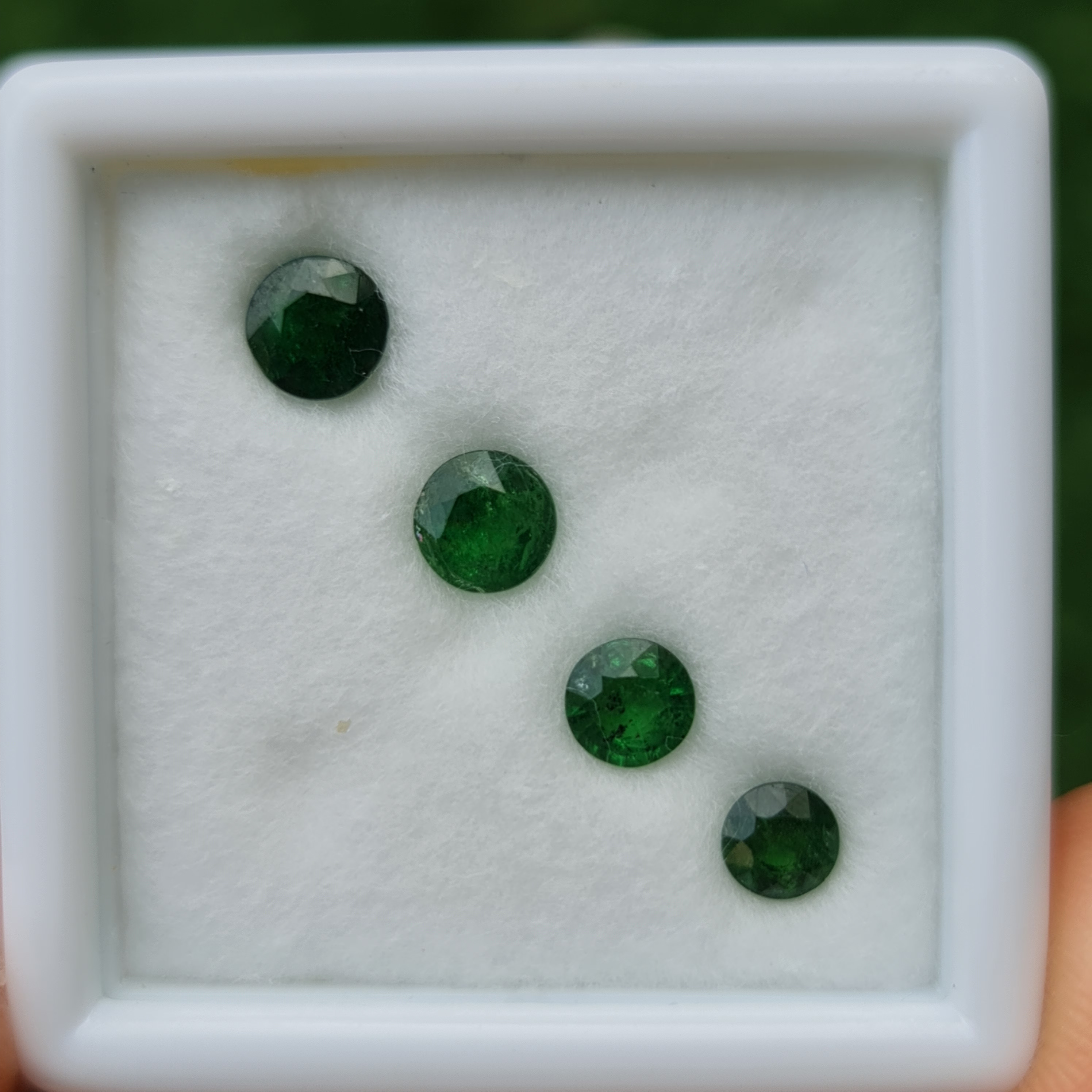 ซาโวไรท์ Tsavorite Garnet