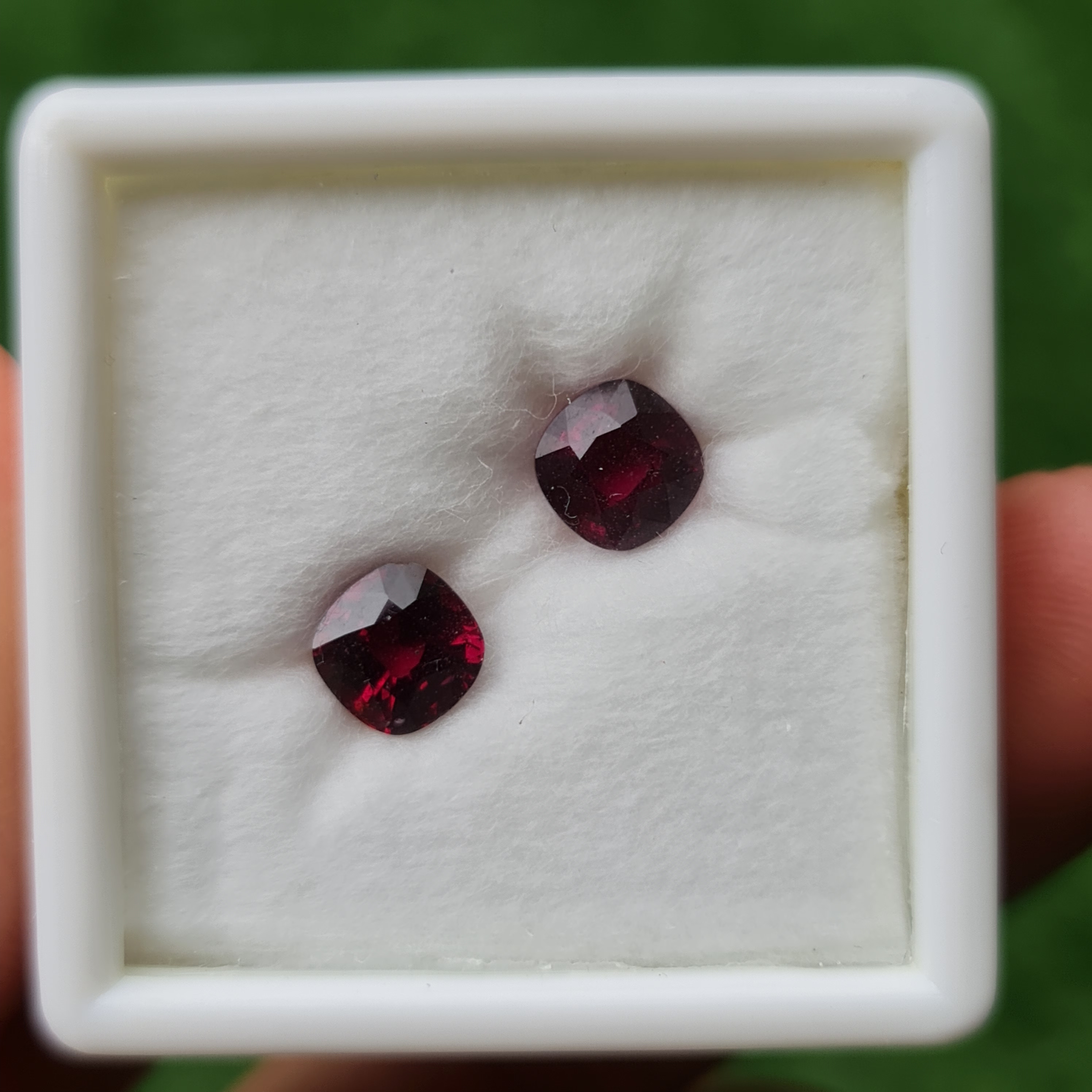 โรโดไลต์ กาเน็ท Natural Rhodolite Garnet