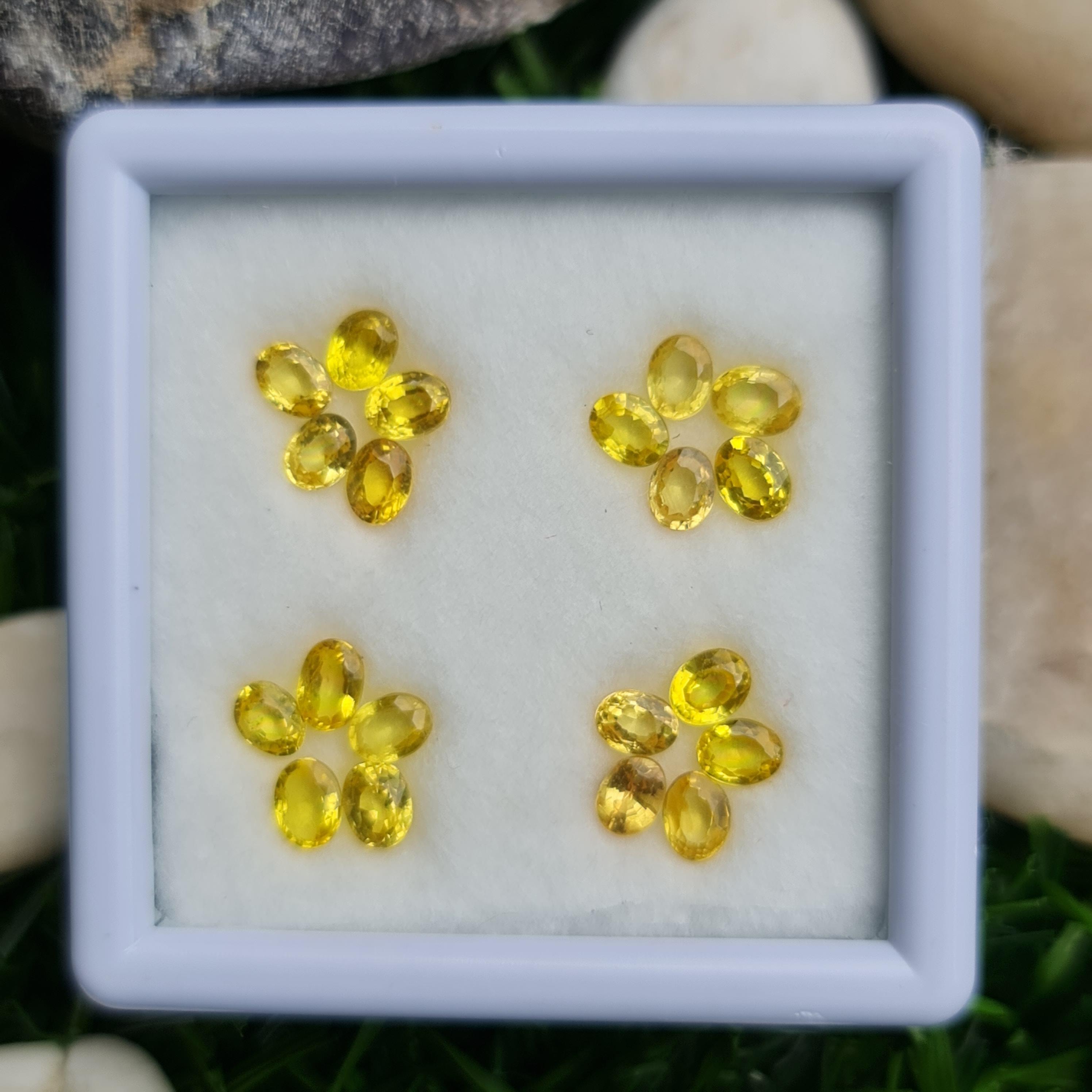 บุษราคัม Yellow Sapphire