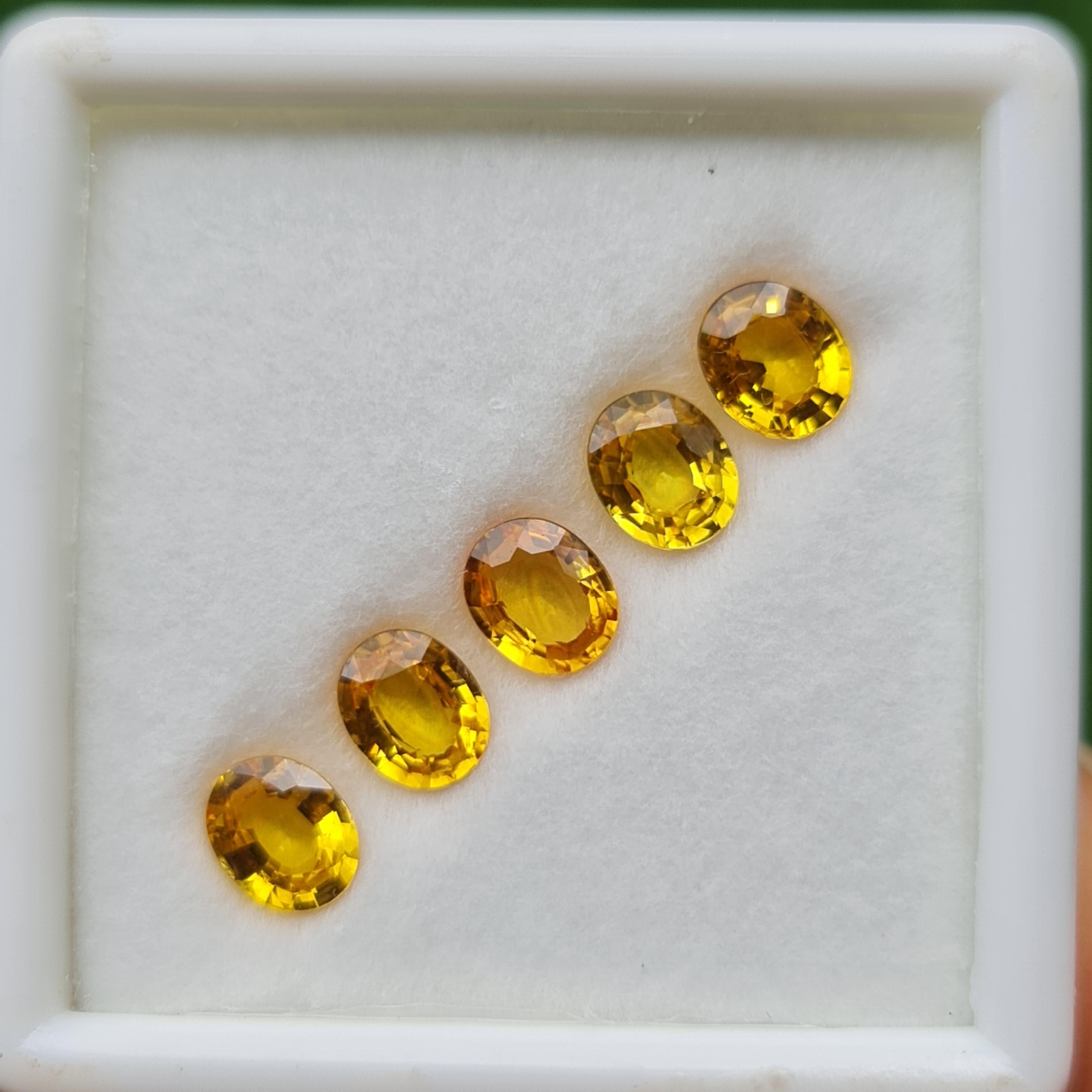 บุษราคัม Yellow Sapphire