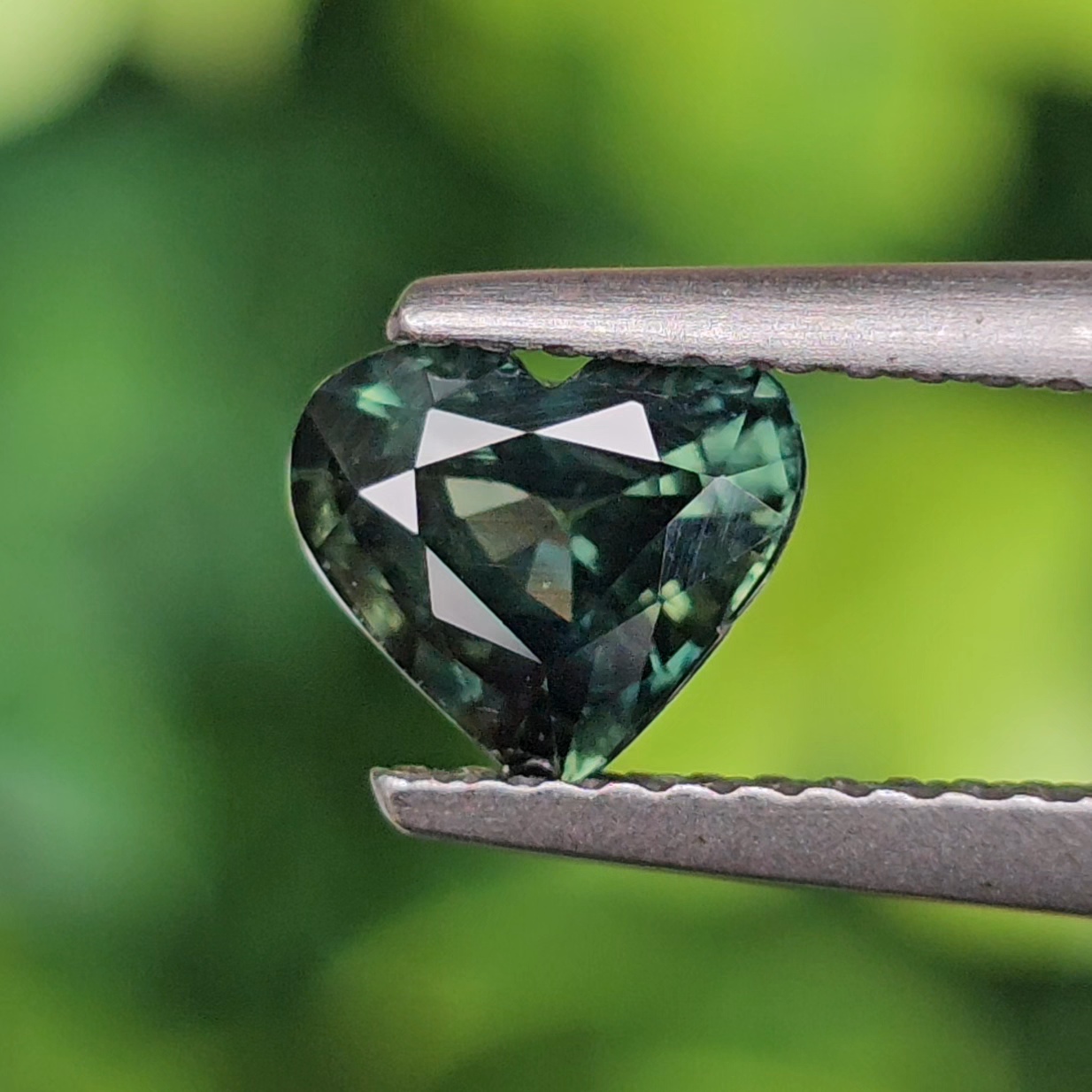 พลอย เขียวส่อง Green sapphire