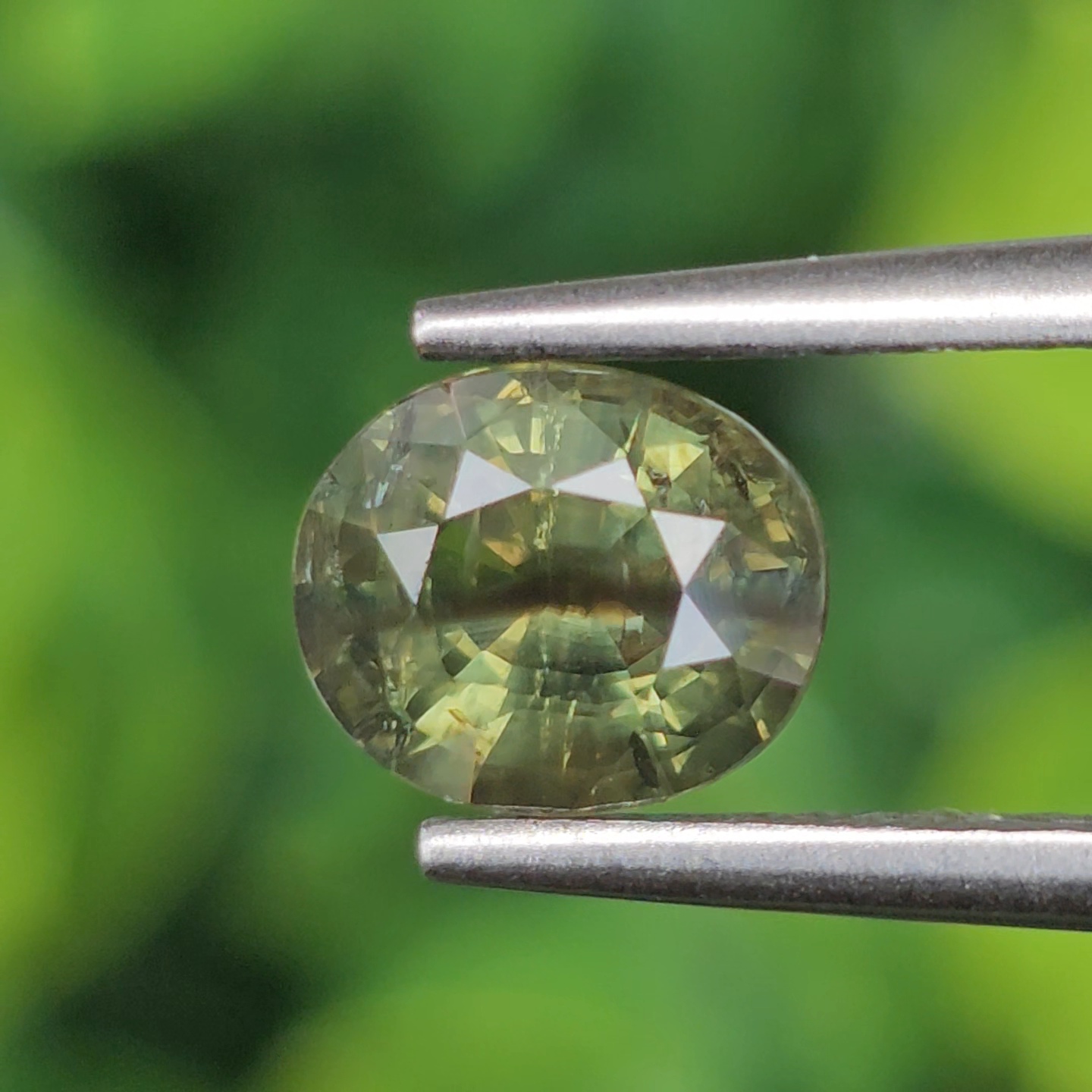 พลอย เขียวส่อง Green sapphire