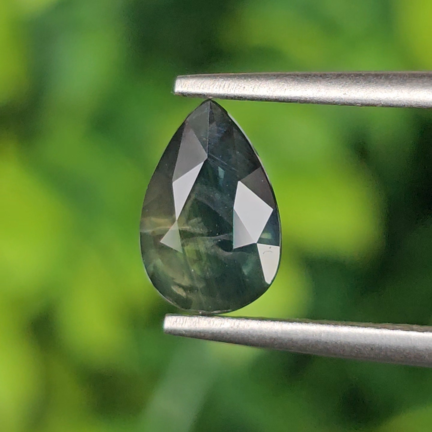 พลอย เขียวส่อง Green sapphire