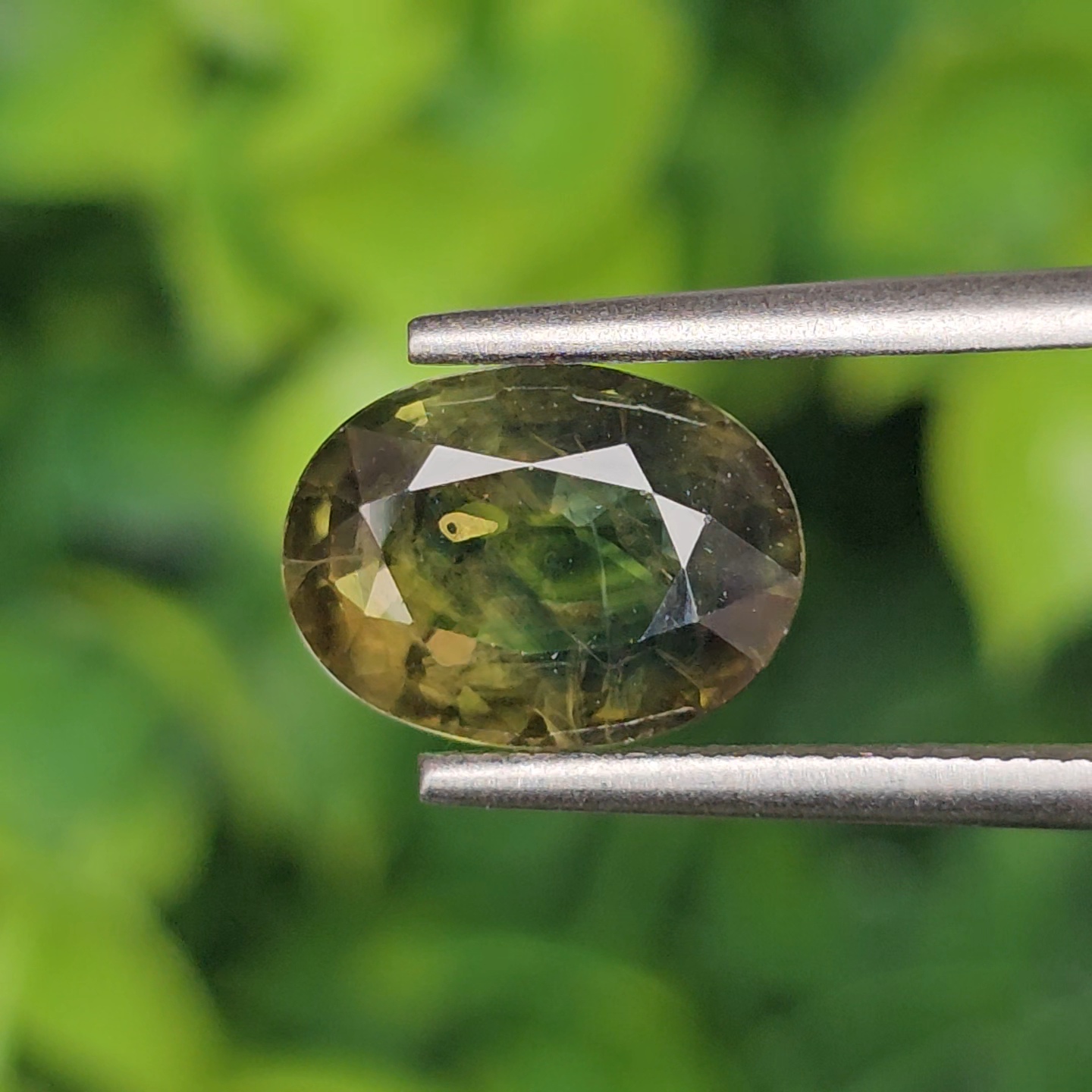พลอย เขียวส่อง Green sapphire