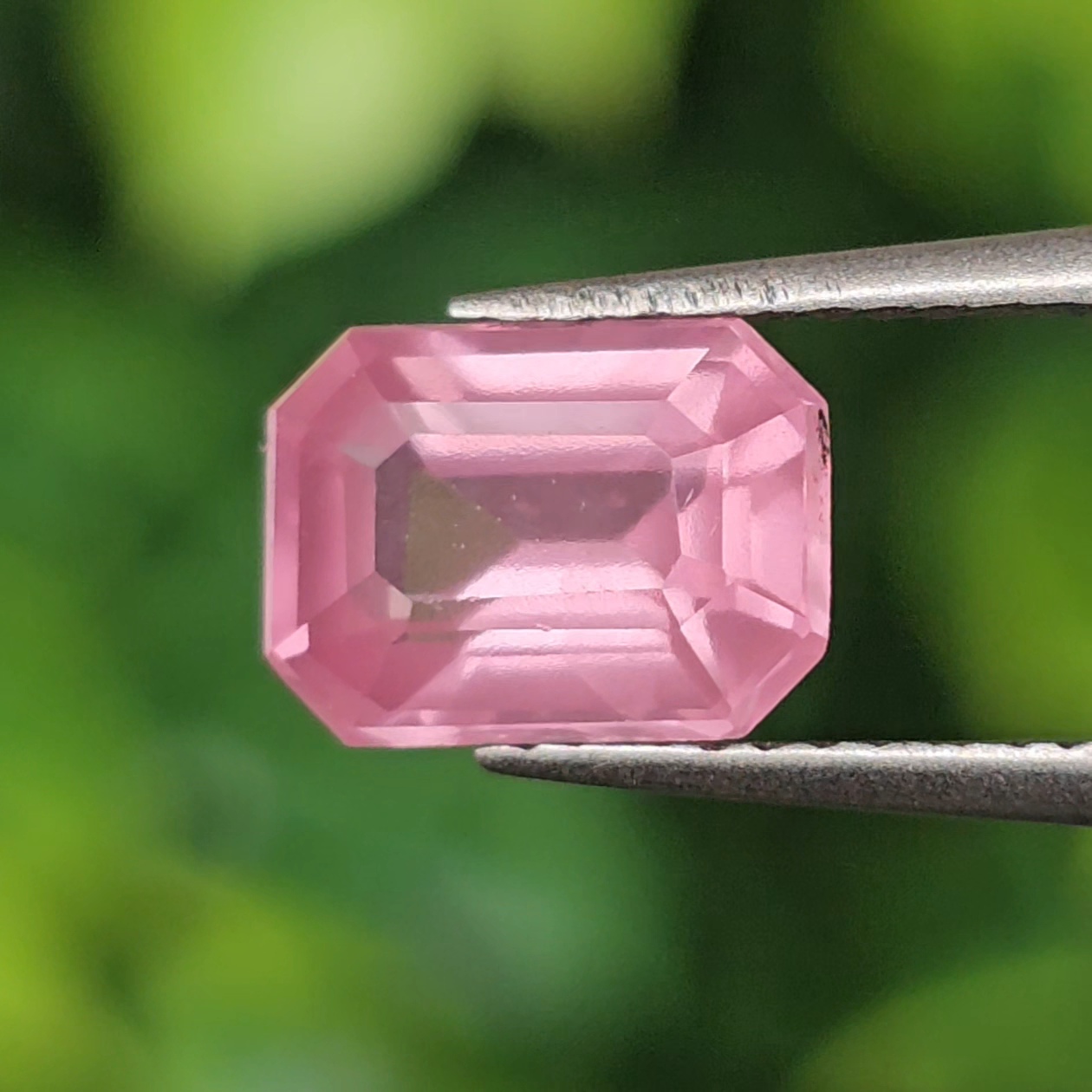 สปิเนล Natural Spinel
