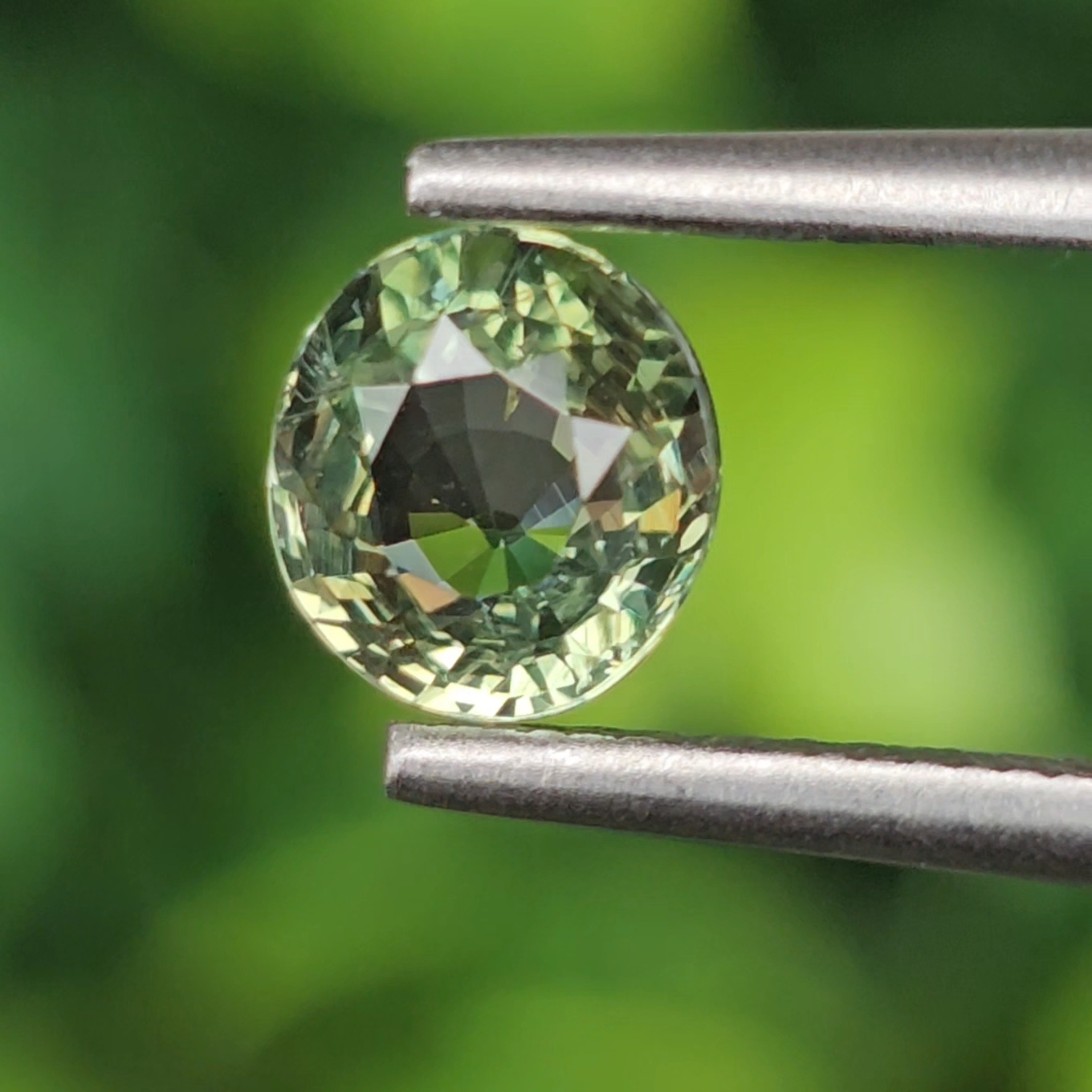 พลอย เขียวส่อง Green sapphire
