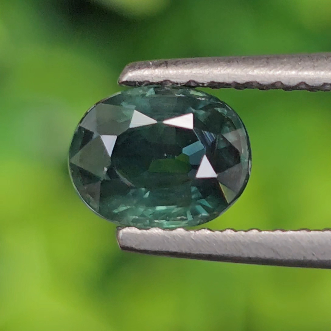 พลอย เขียวส่อง Green sapphire