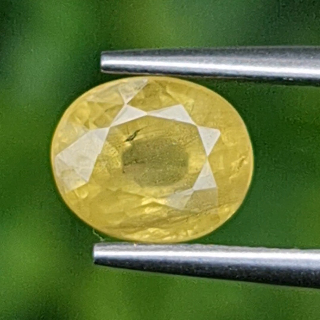 บุษราคัม Natural Yellow Sapphire
