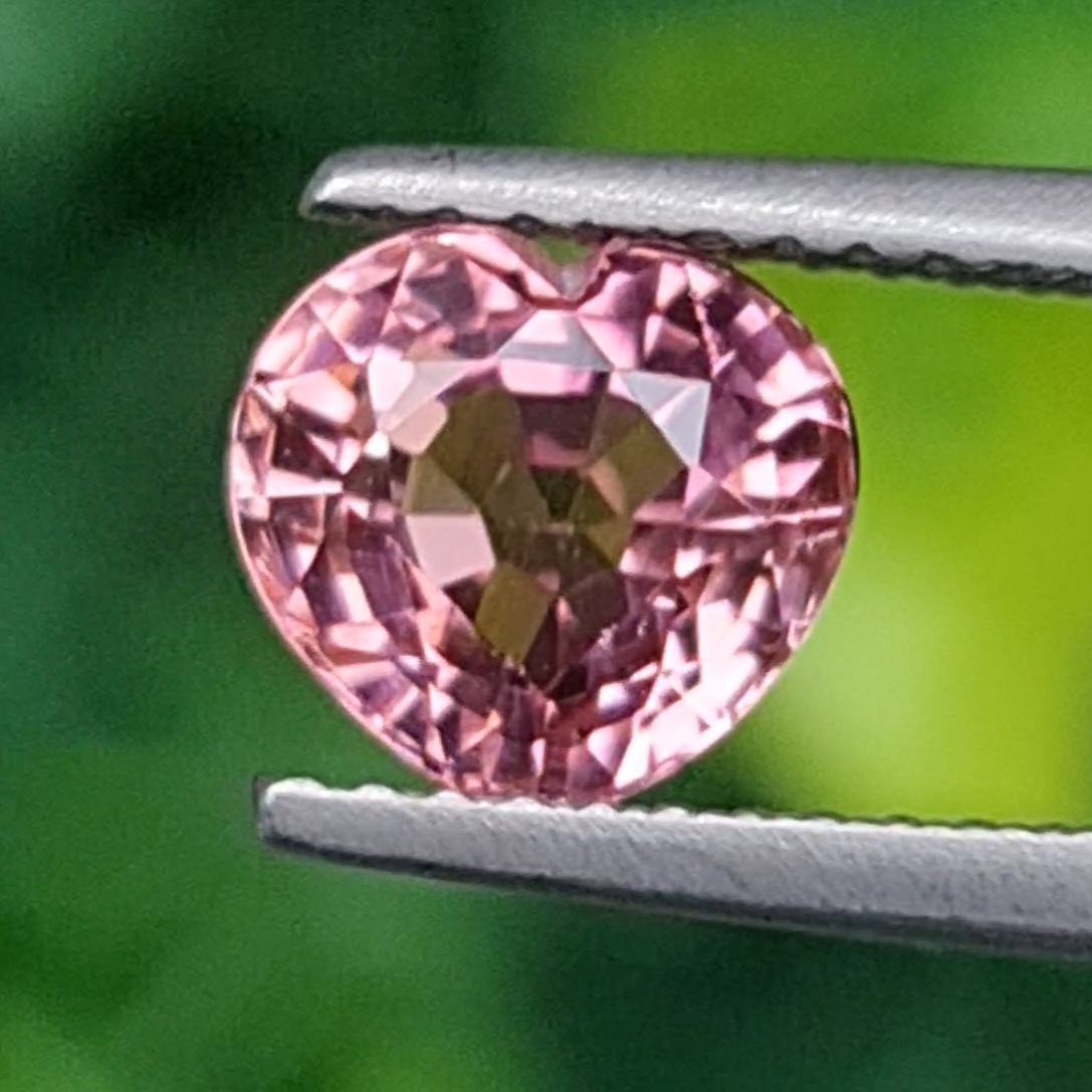 ทัวร์มาลีน Natural Tourmaline
