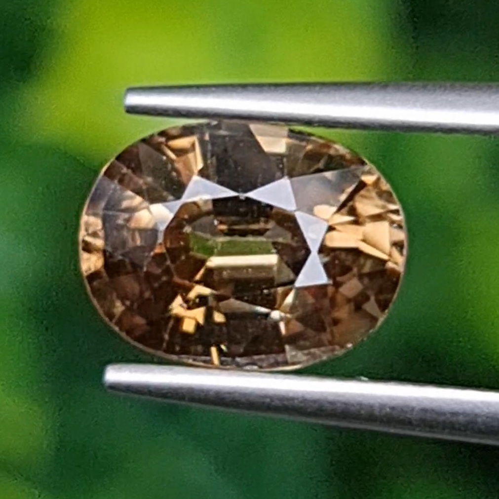 เพทาย Natural Zircon