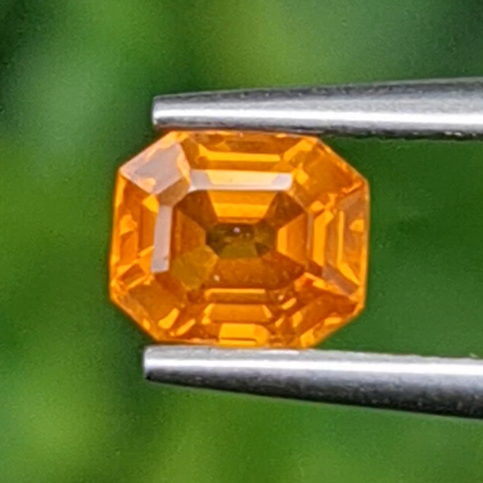 บุษราคัม Natural Yellow Sapphire
