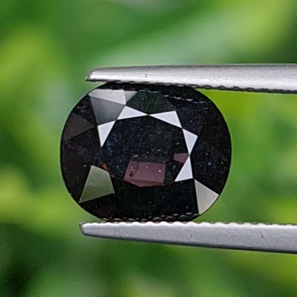 สปิเนล Natural Spinel
