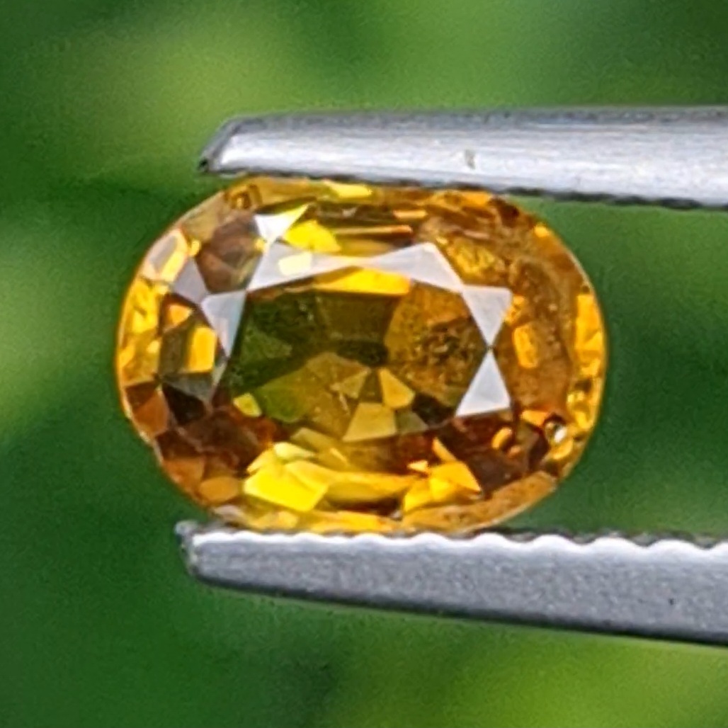 บุษราคัม Natural Yellow Sapphire