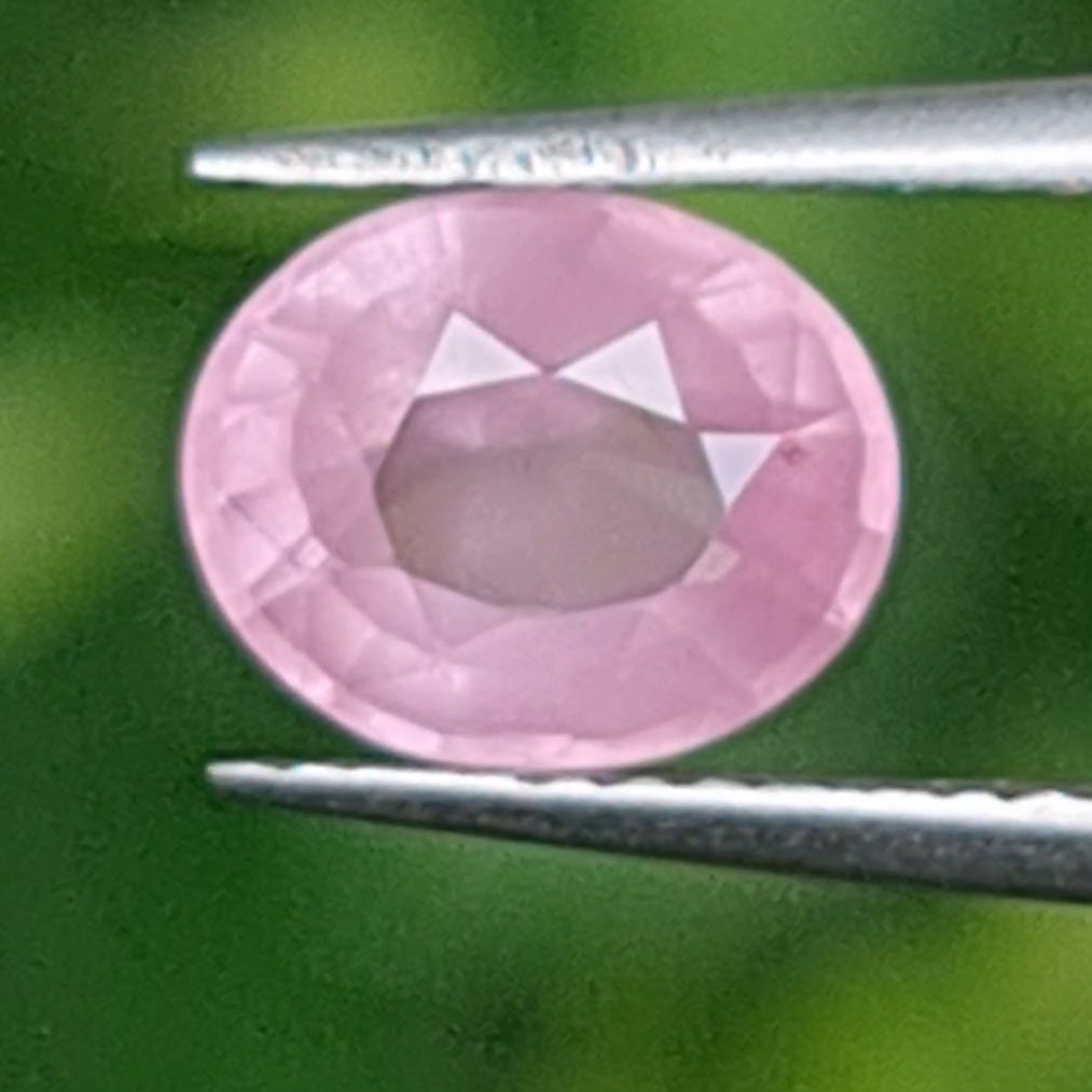 สปิเนล Natural Spinel