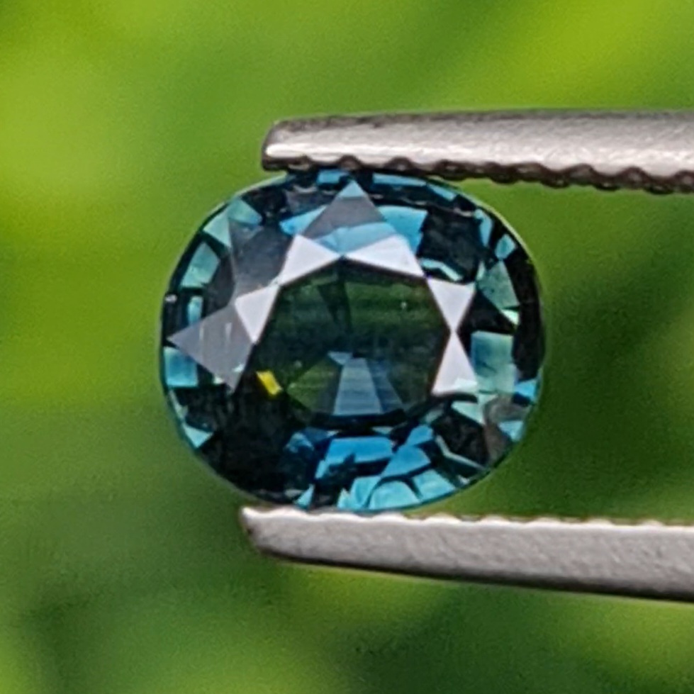 พลอย เขียวส่อง Green sapphire