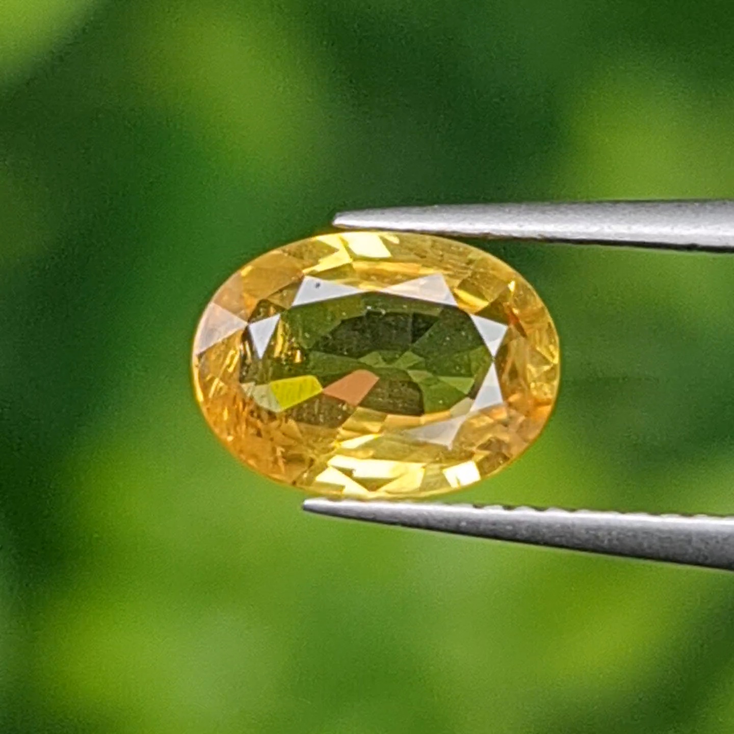 บุษราคัม Natural Yellow Sapphire