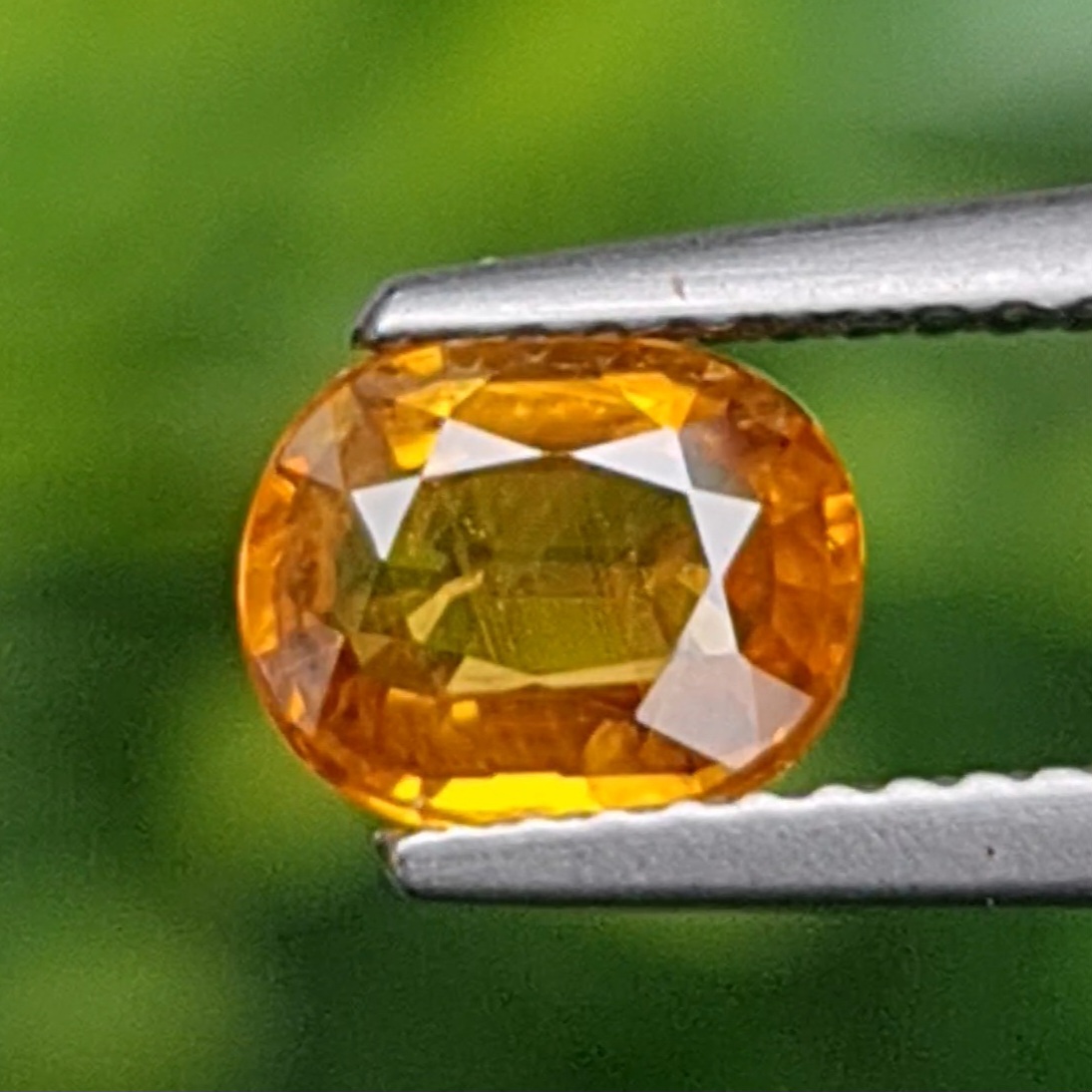 บุษราคัม Natural Yellow Sapphire