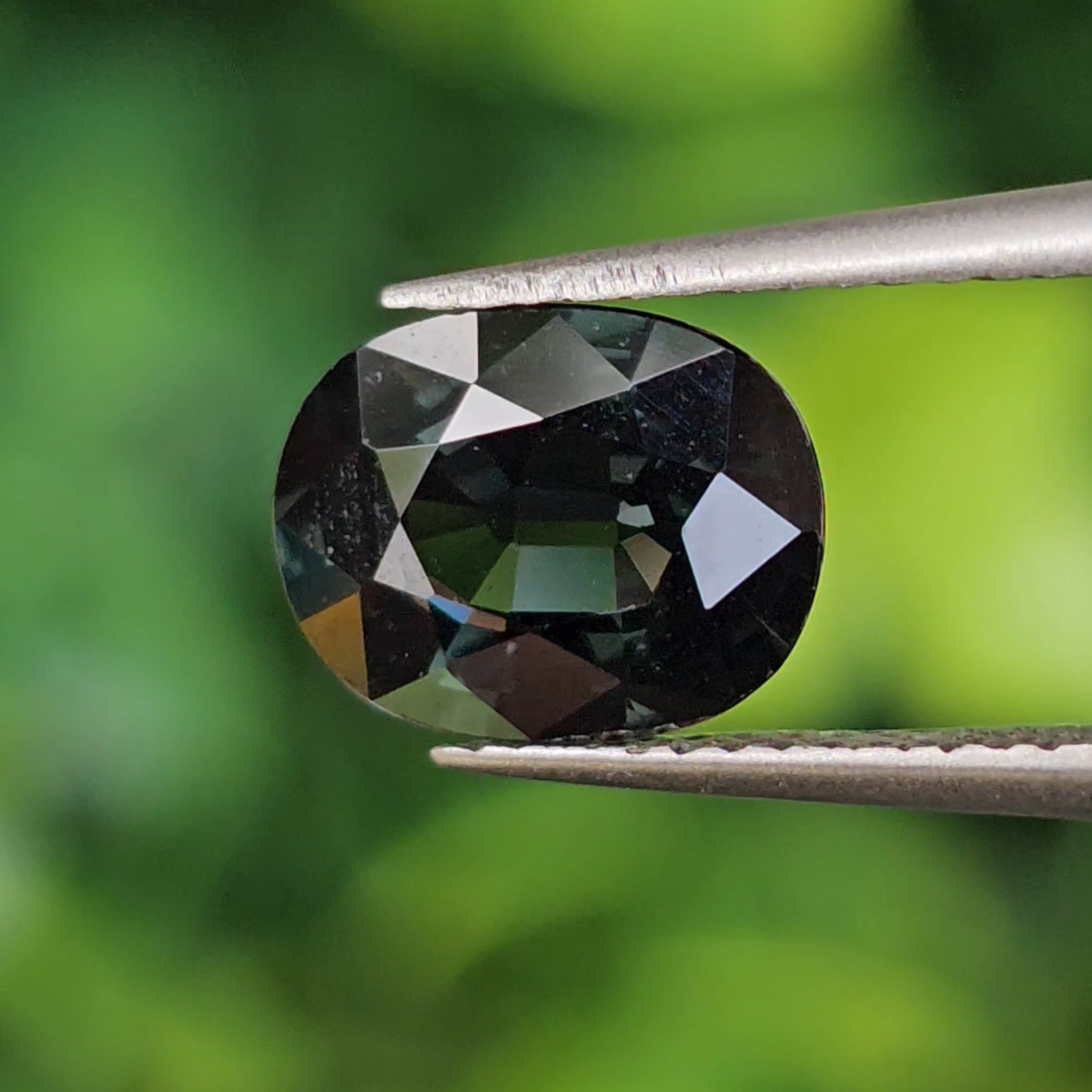 สปิเนล Natural Spinel