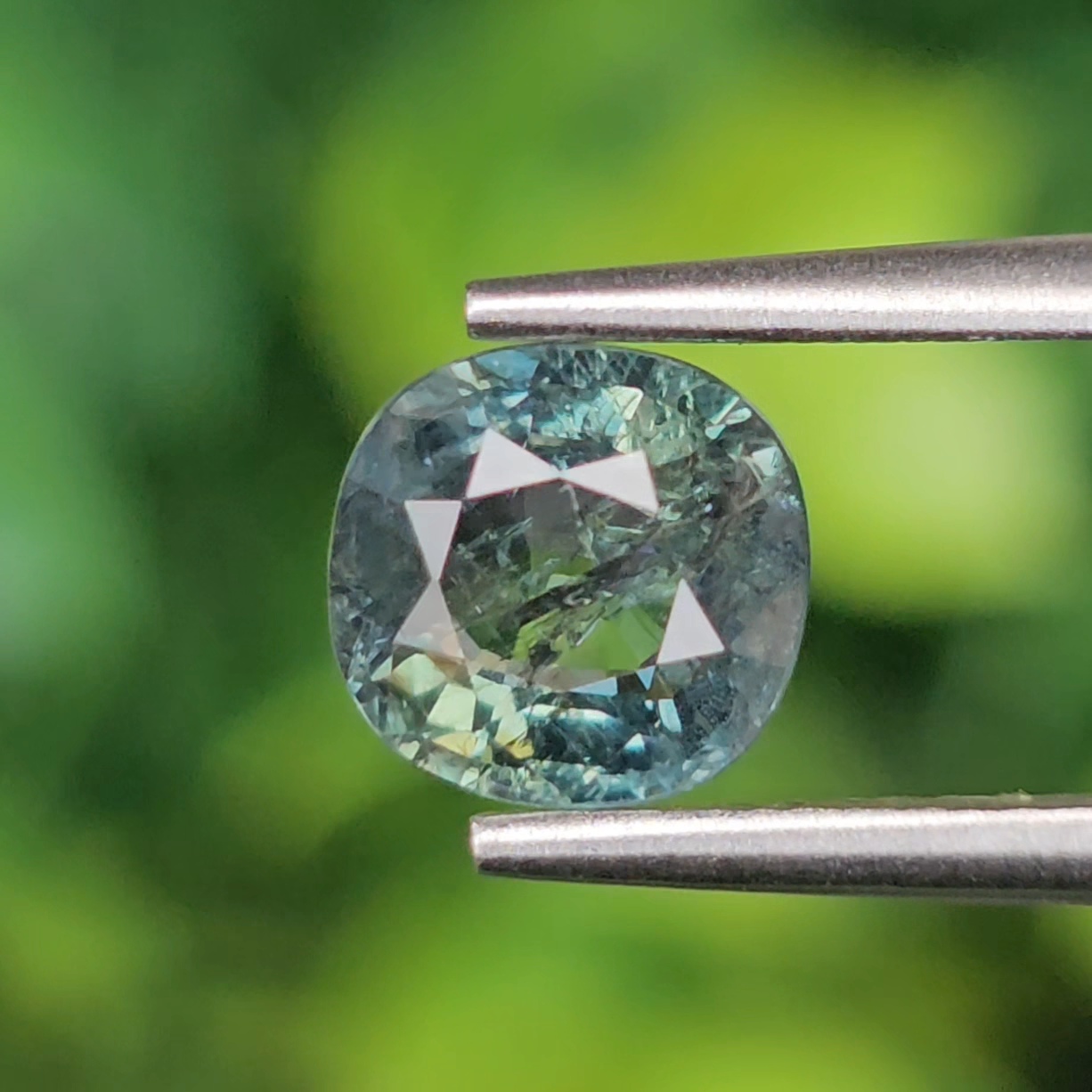 พลอย เขียวส่อง Green sapphire