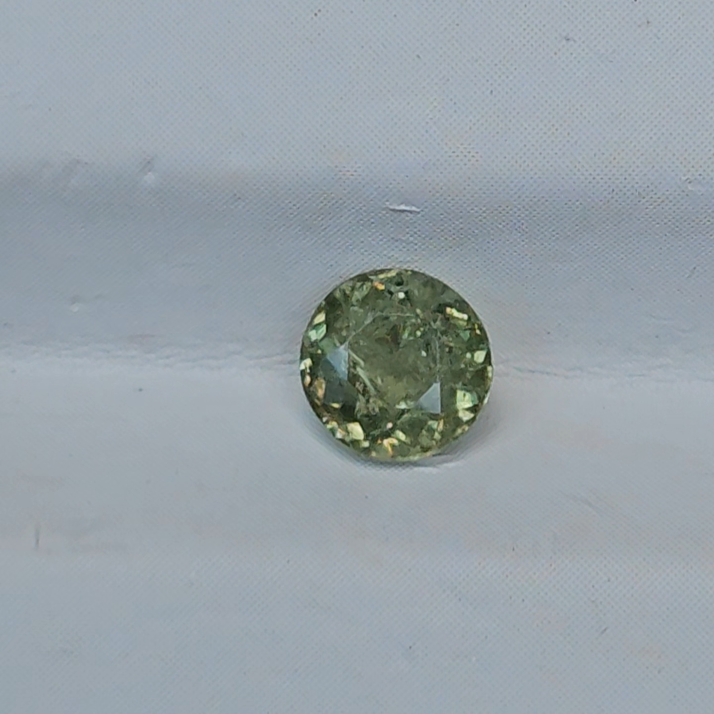 ดีแมนทรอยด์ การ์เน็ต Demantoid Garnet