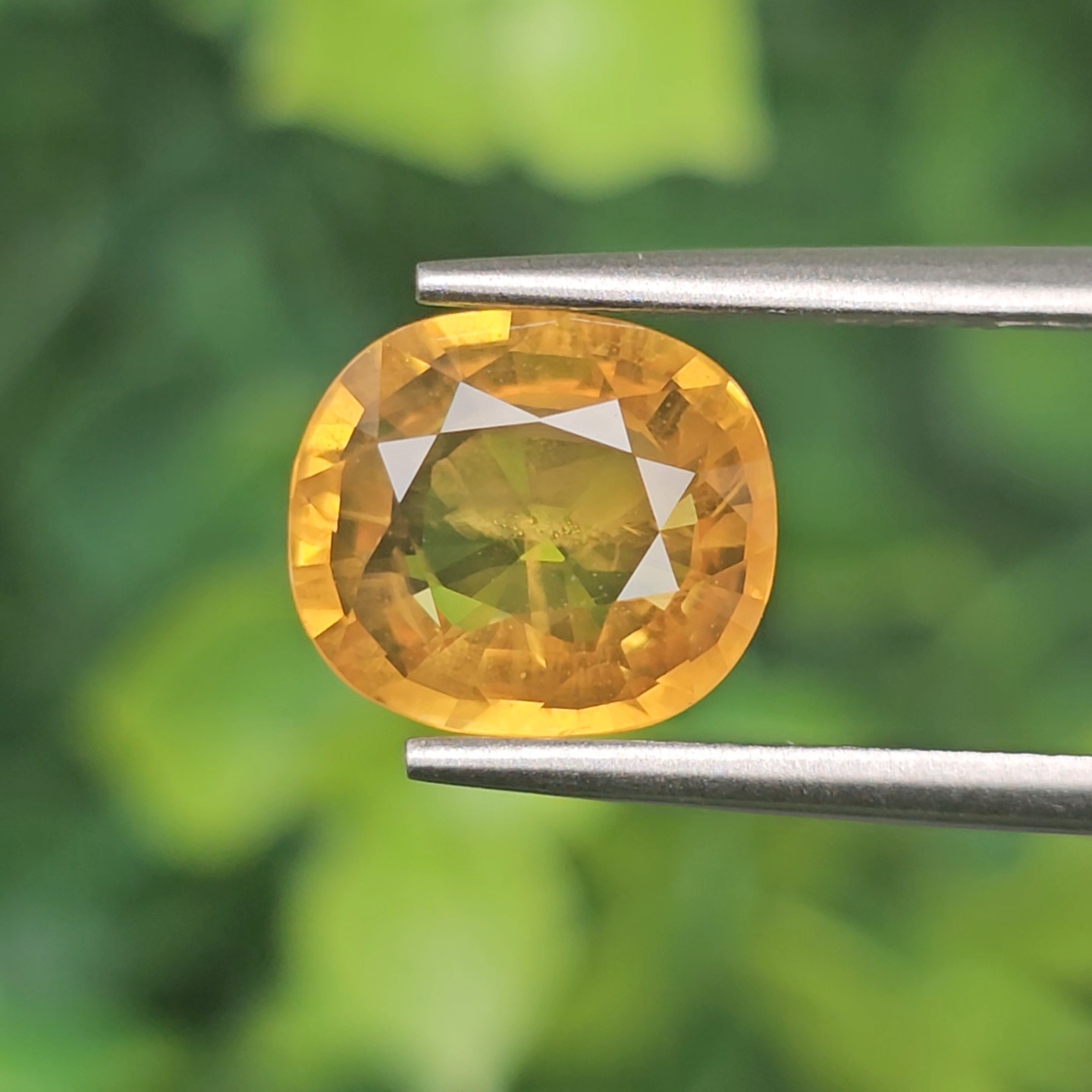 บุษราคัม (Yellow Sapphire)