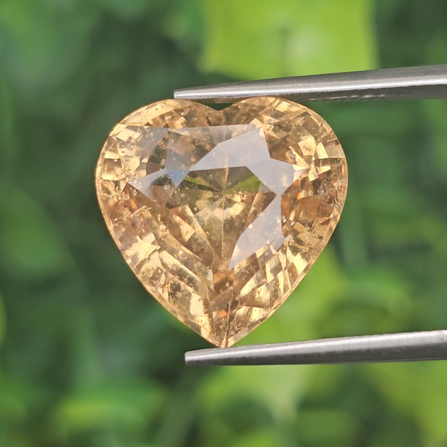 กรอสซูลาร์การ์เน็ต (Grossular Garnet)