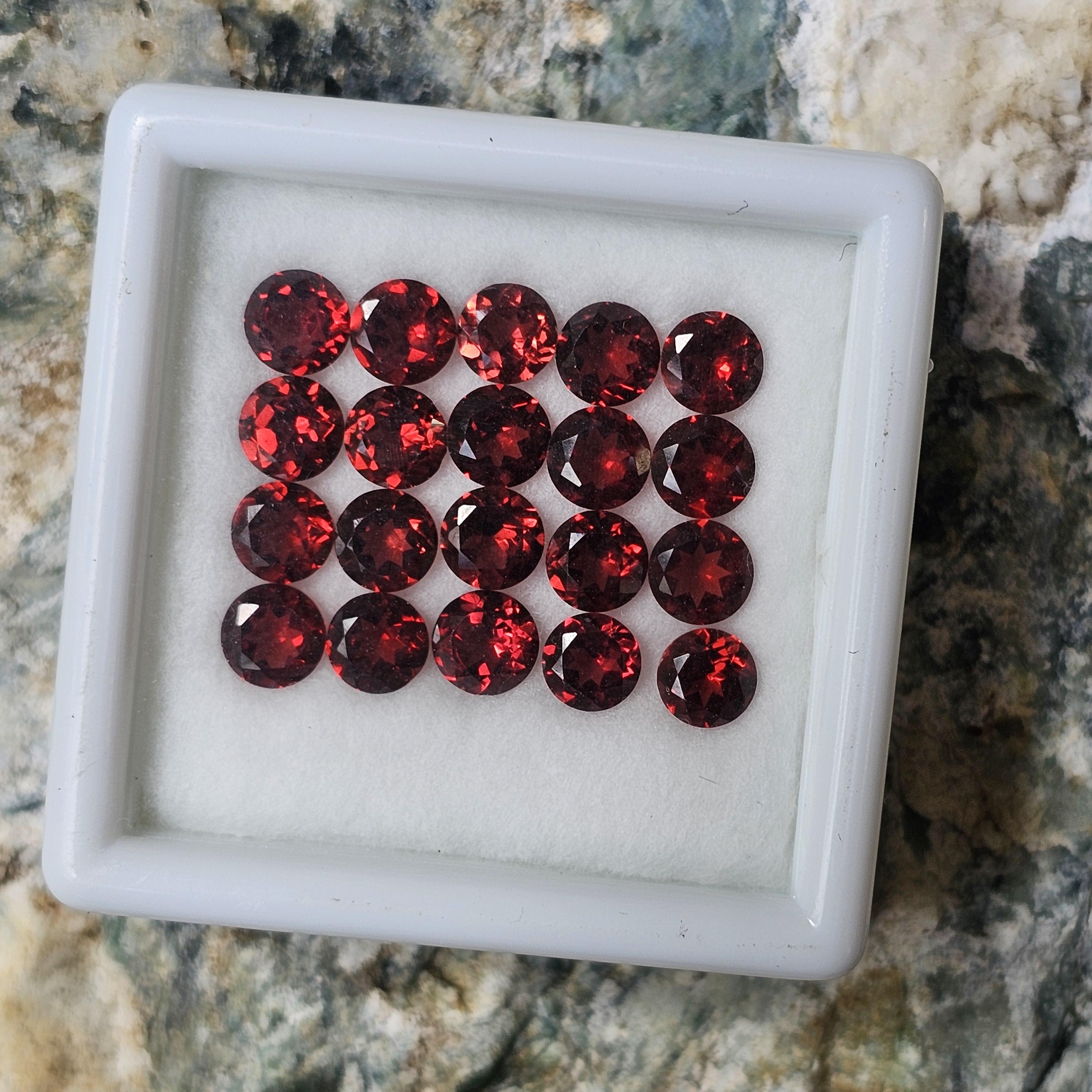 พลอย โกเมน Garnet