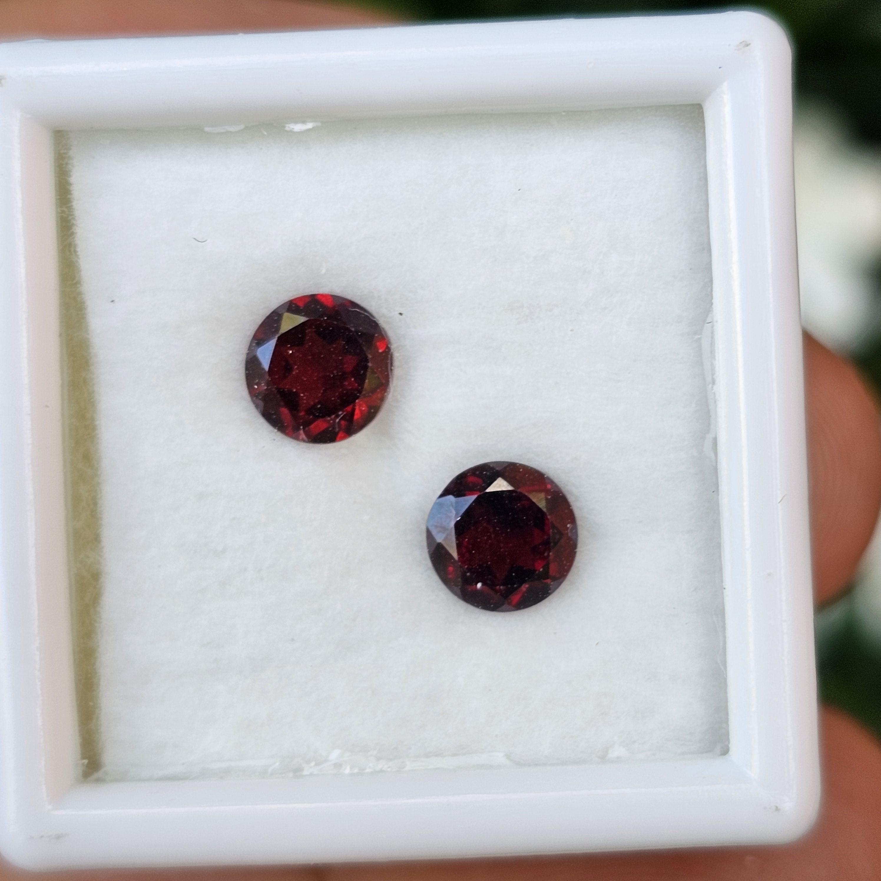 พลอย โกเมน Garnet